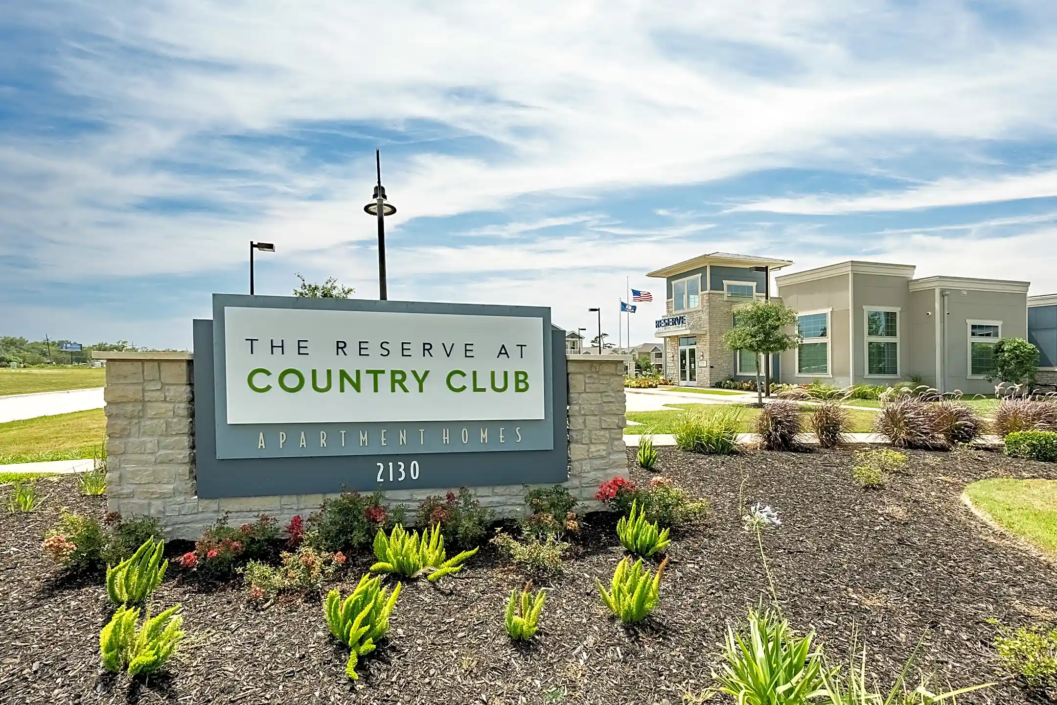 The Reserve at Country Club Apartments - Lake Charles, LA 70605