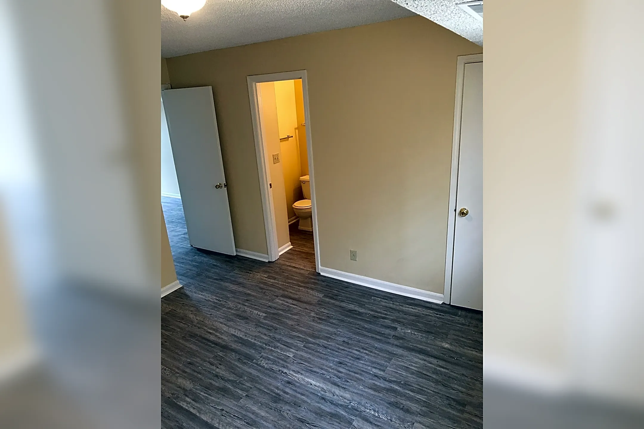 Living Room - Greenwood Apartments - Henderson, KY