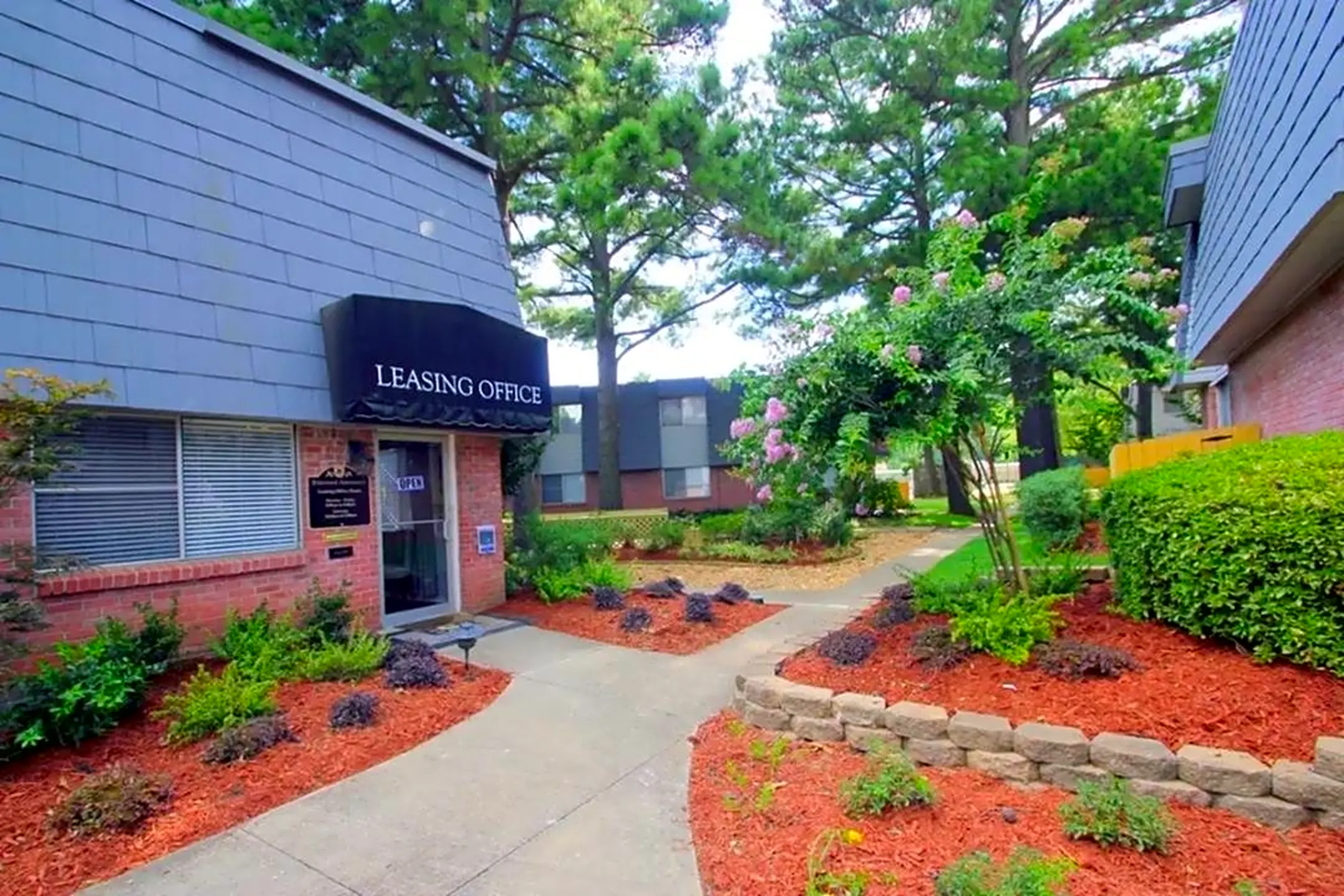 DeSoto Park Apartments 801 S Rodney Parham Rd Little Rock, AR