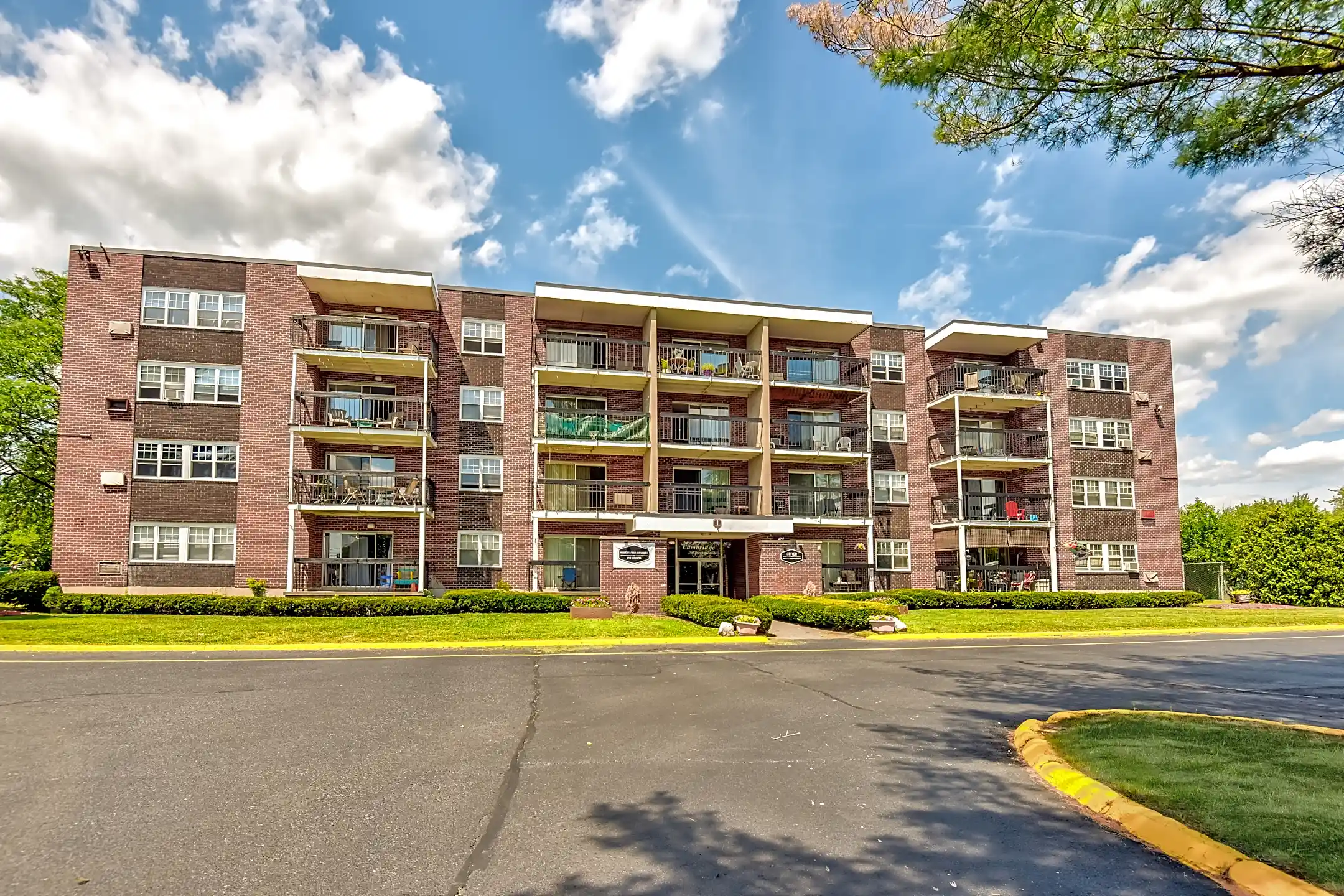 New Cambridge Apartments 1175 Farmington Ave Bristol, CT Apartments