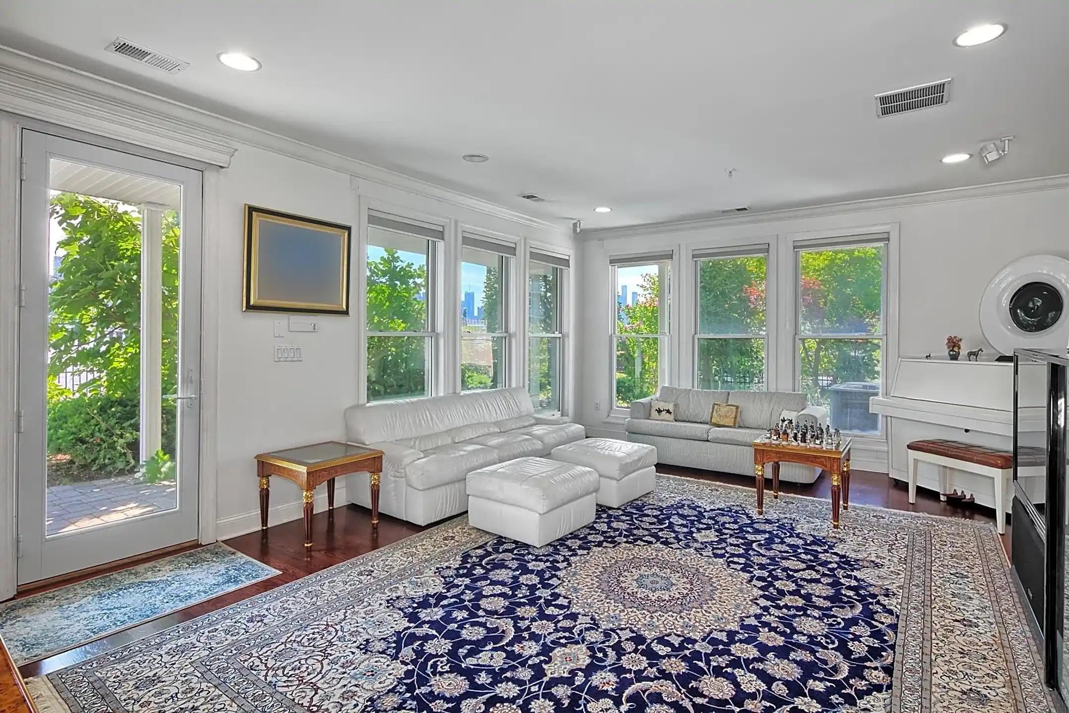 Living Room - 513 Harbor Pl - West New York, NJ