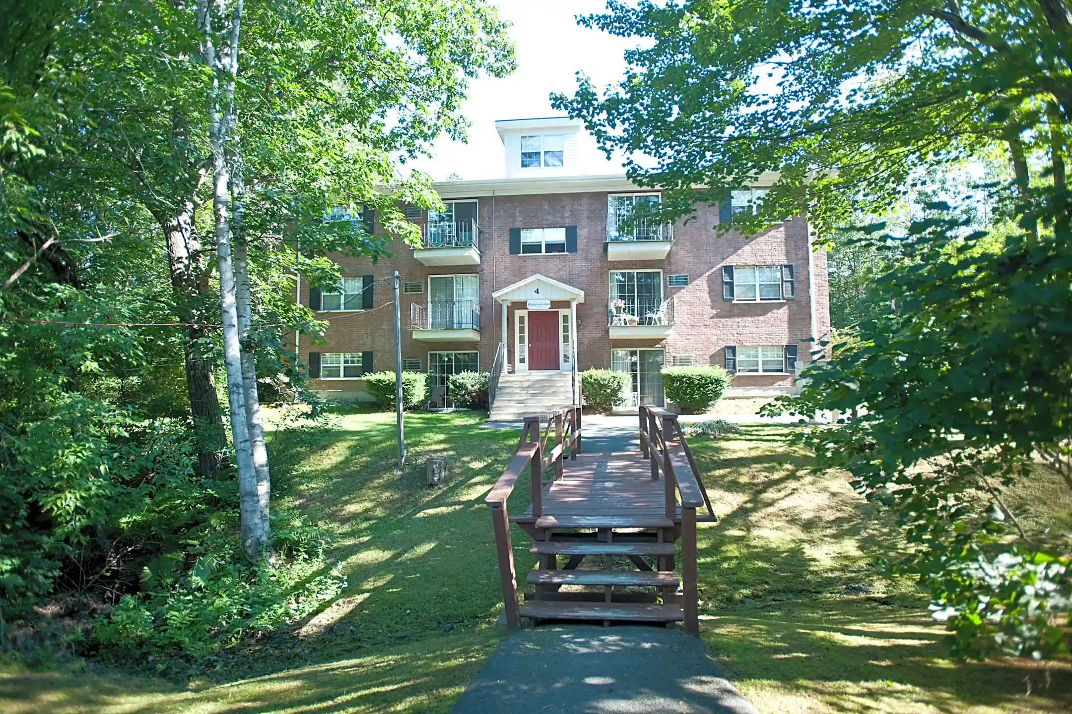 Meadowbrook Village Apartments 4 Meadowbrook Vlg West Lebanon, NH