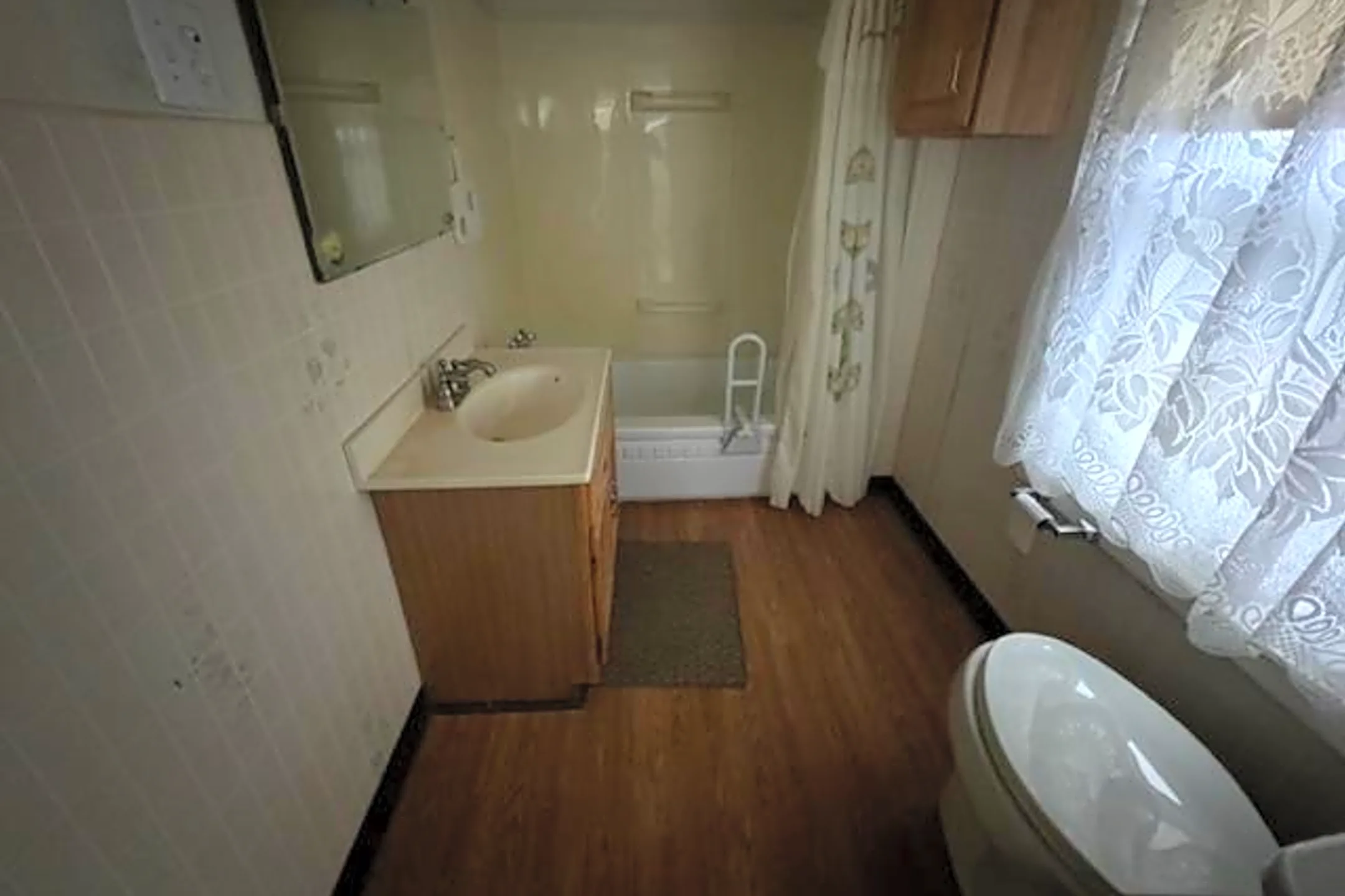 Bathroom - 1303 Davidson Way - Aliquippa, PA