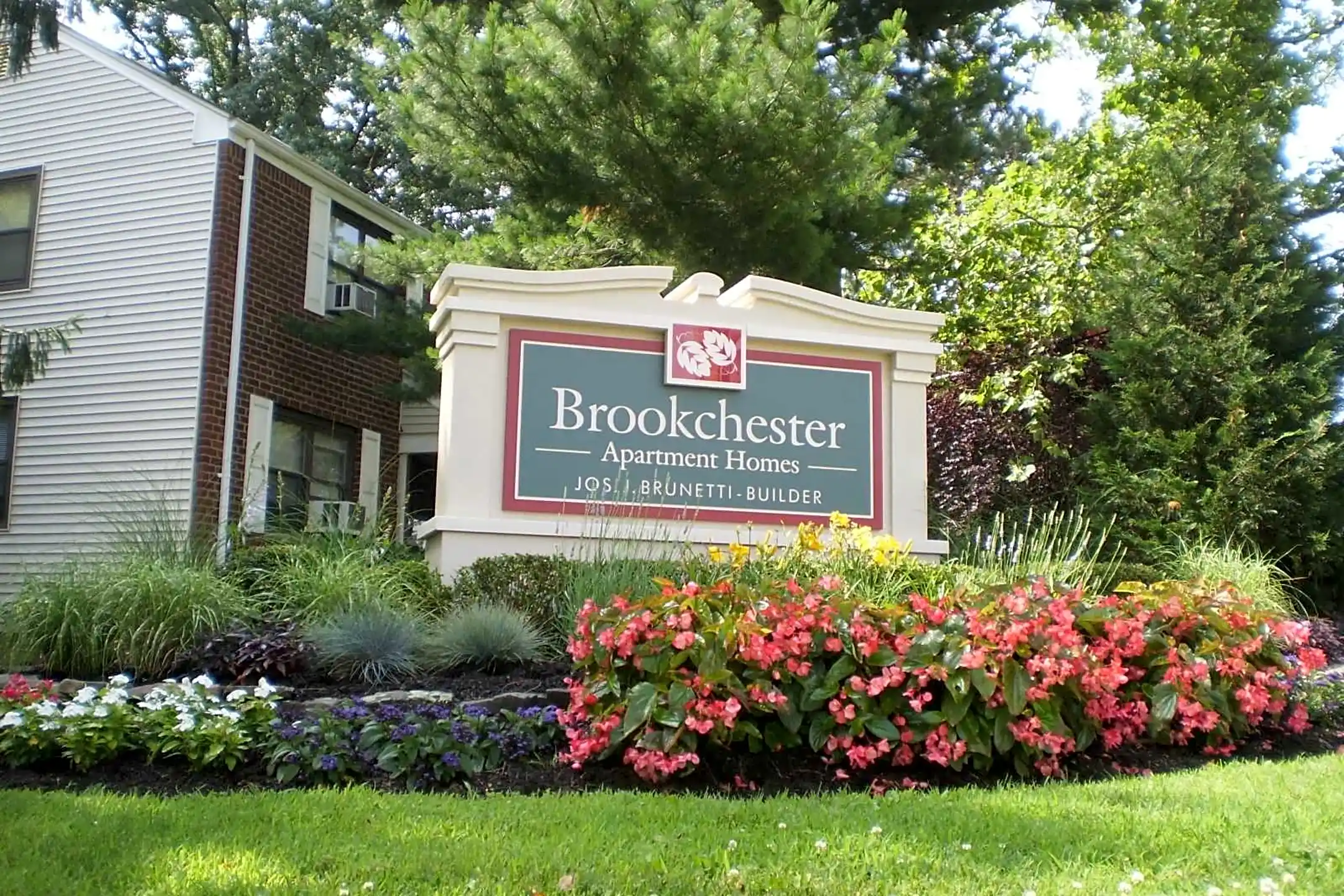 Brookchester Apartments - 915 River Rd | New Milford, NJ Apartments for