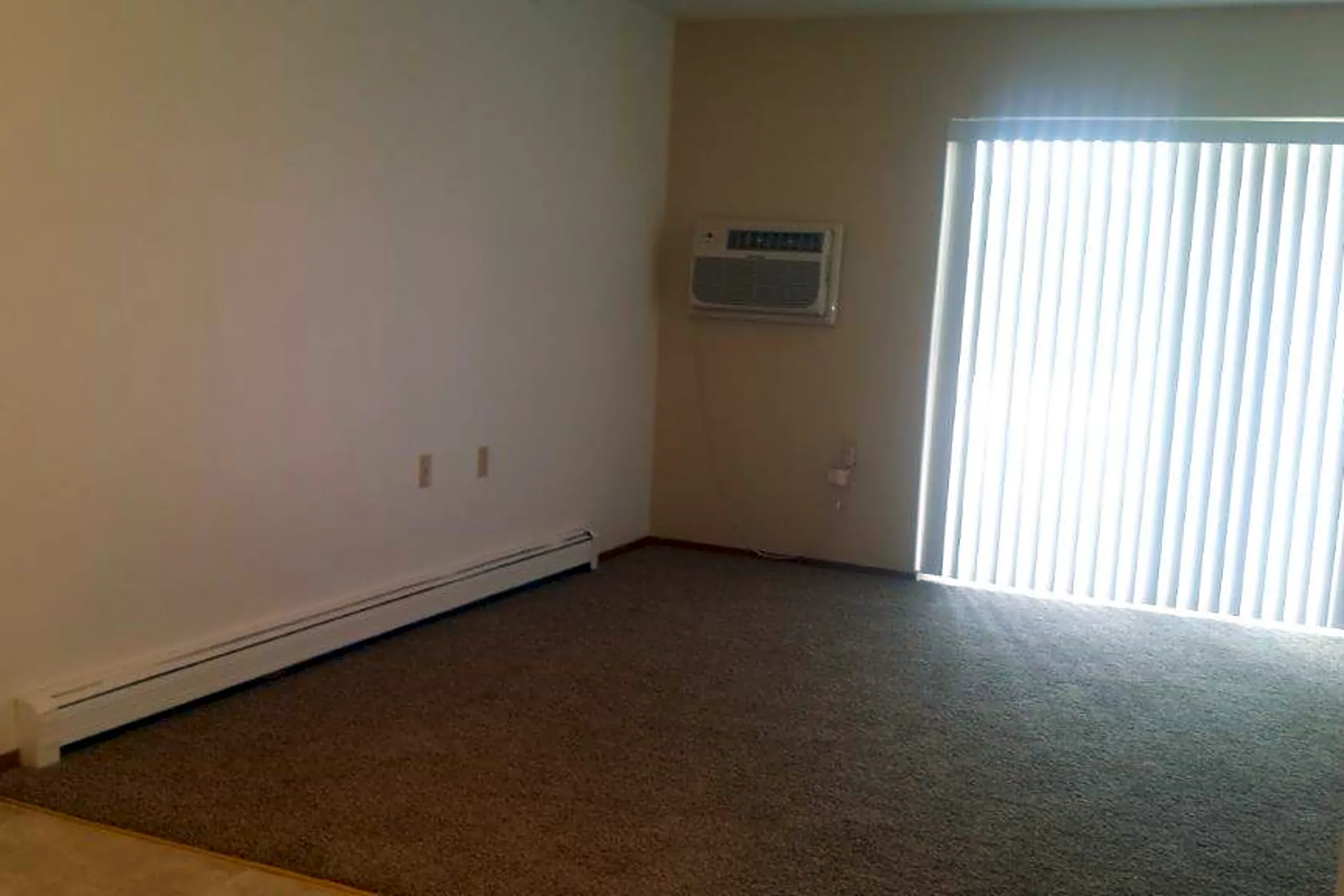 The Landings Apartments 1110 E Cross St Centerville, IA Apartments