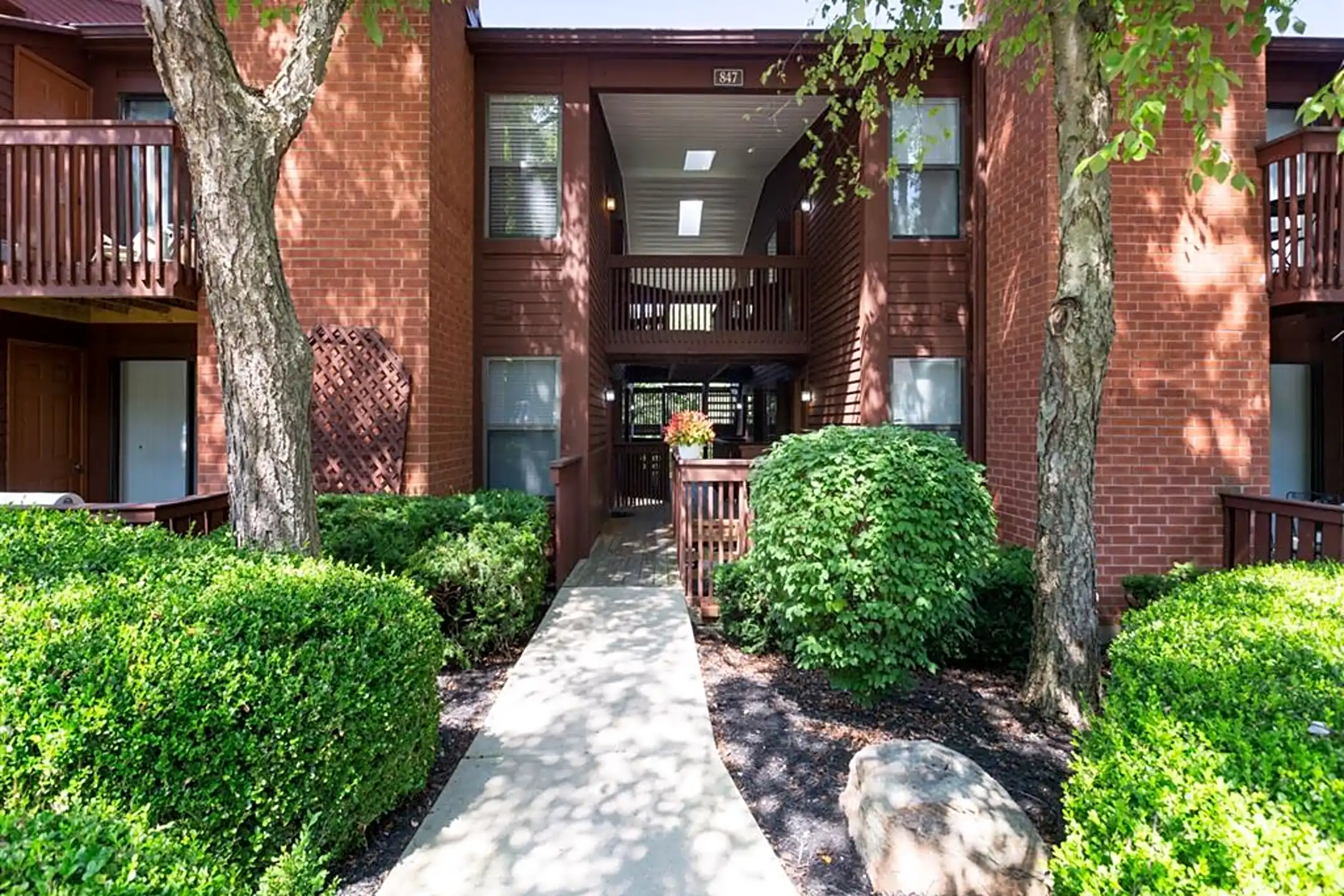 Chesterfield Village 15851 Timbervalley Rd Chesterfield, MO