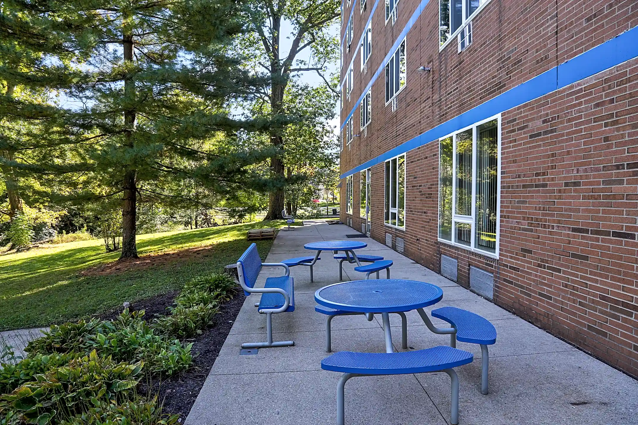 The Bradford 1500 Groesbeck Rd Cincinnati, OH Apartments for Rent