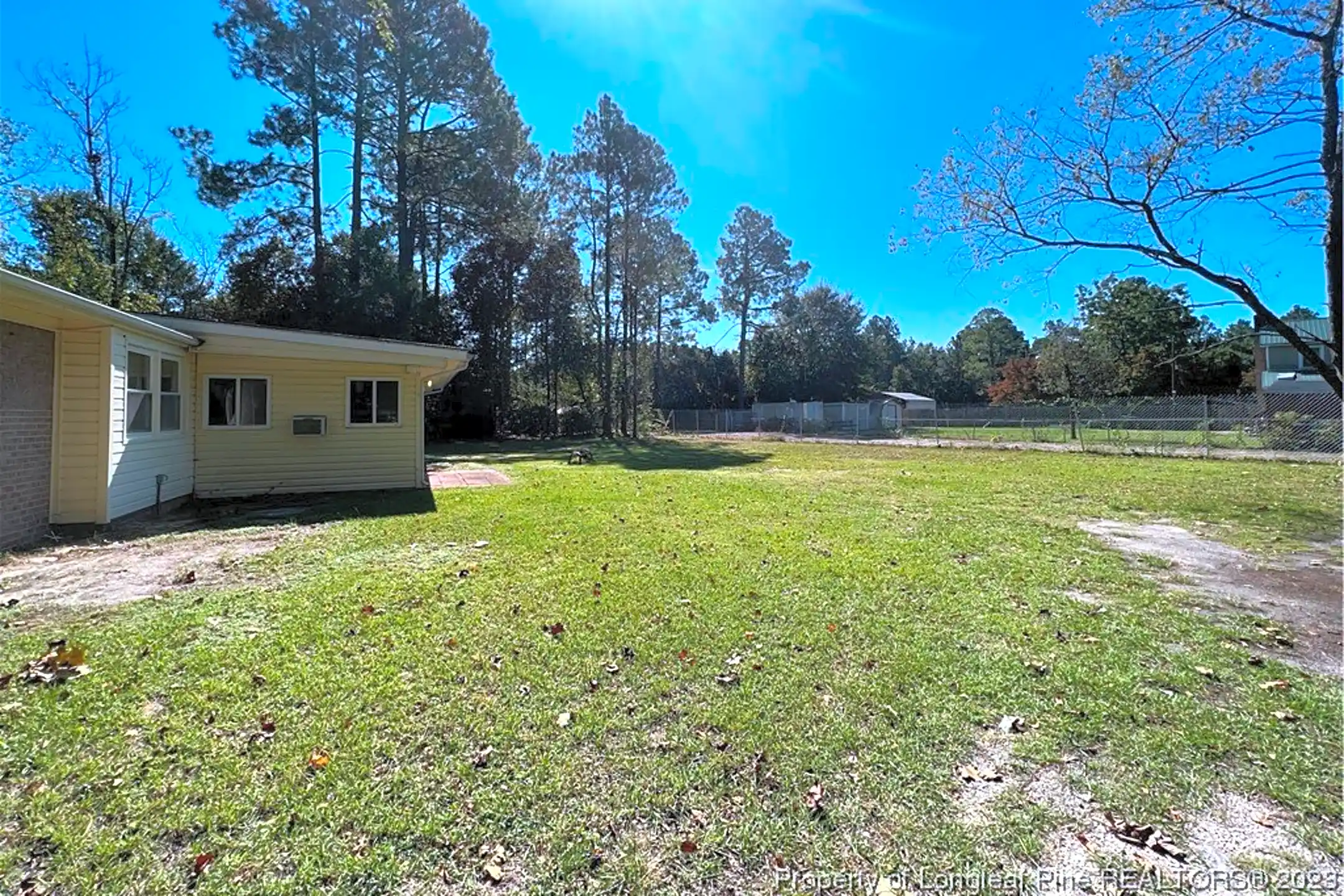 Building - 7143 Stoney Point Rd - Fayetteville, NC