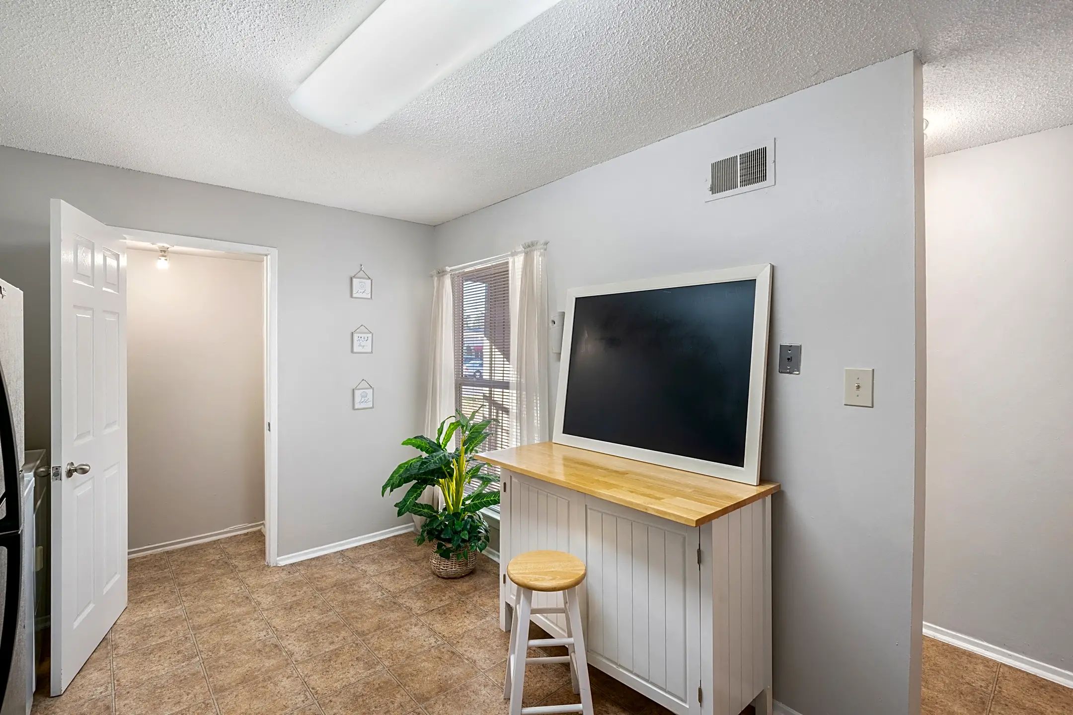 Legacy on Lynnfield 5900 Cedar Forrest Dr Memphis, TN Apartments