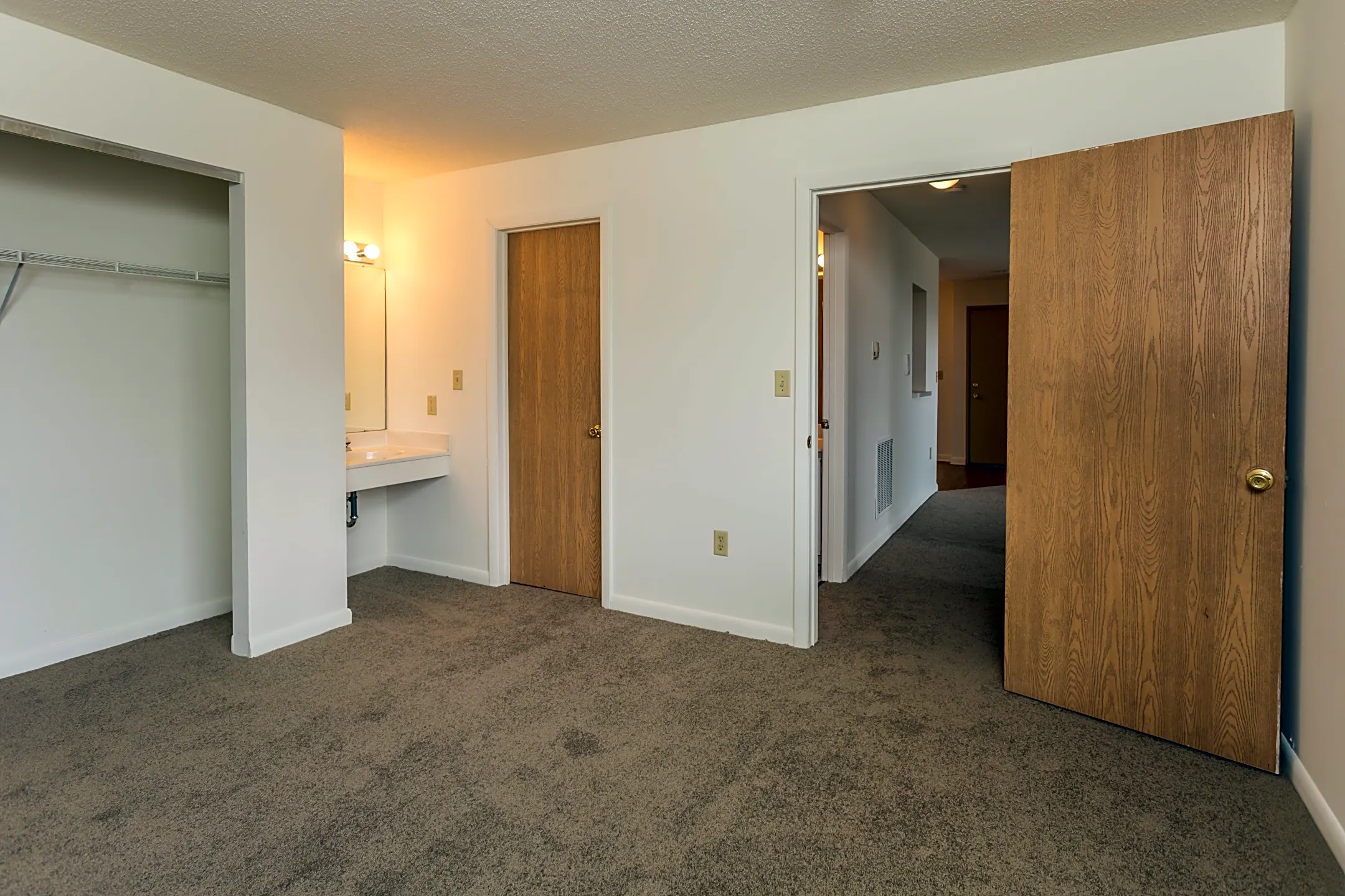 Cedar Wood Apartments - 478 E Cook Rd | Mansfield, OH for Rent | Rent.