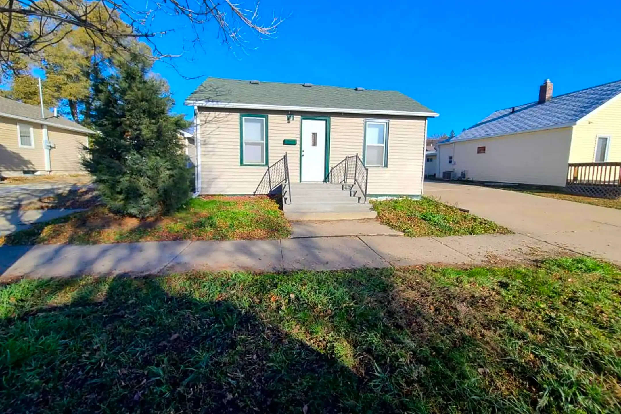 1102 1st St NE Houses Mandan, ND 58554