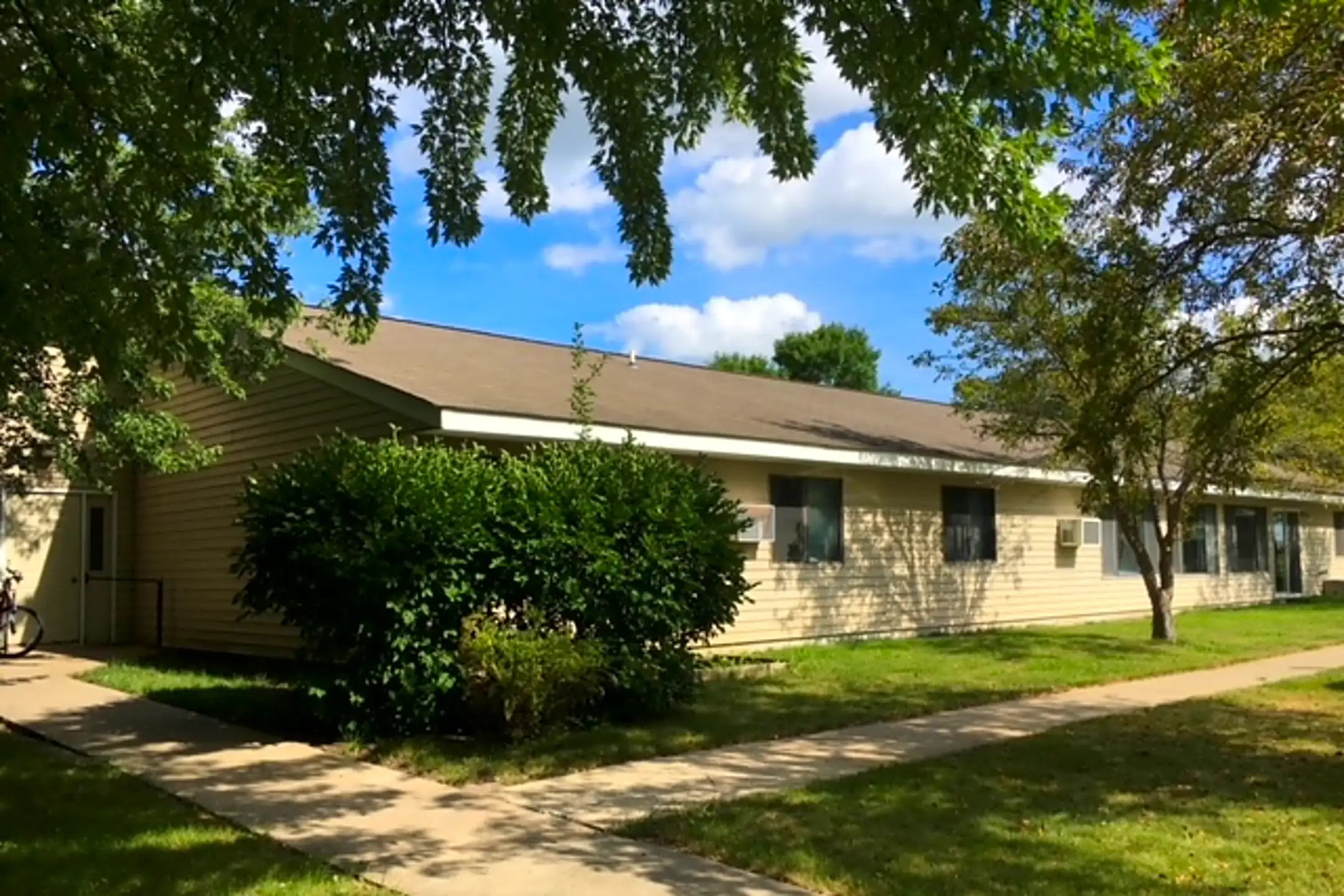 106 Co Rd 5 Apartments Ivanhoe, MN 56142