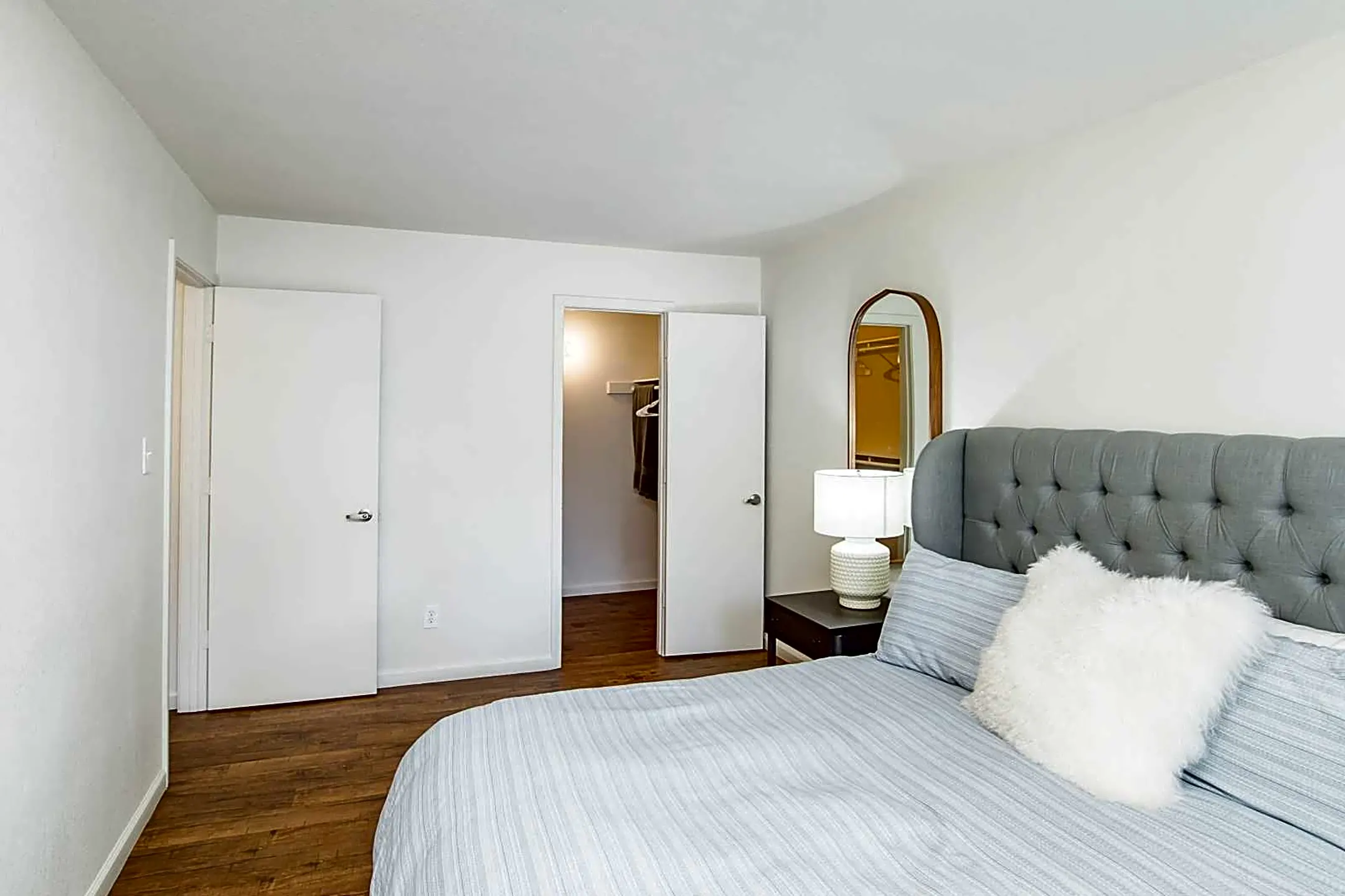 Bedroom - Villa Del Sol Apartments - Indianapolis, IN