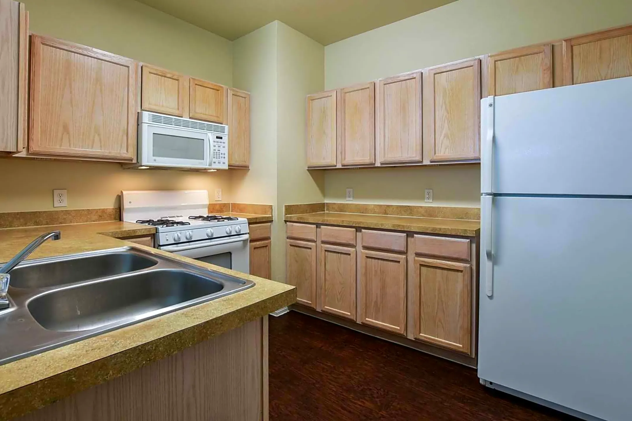 Kitchen - River Square Apartments - Corpus Christi, TX