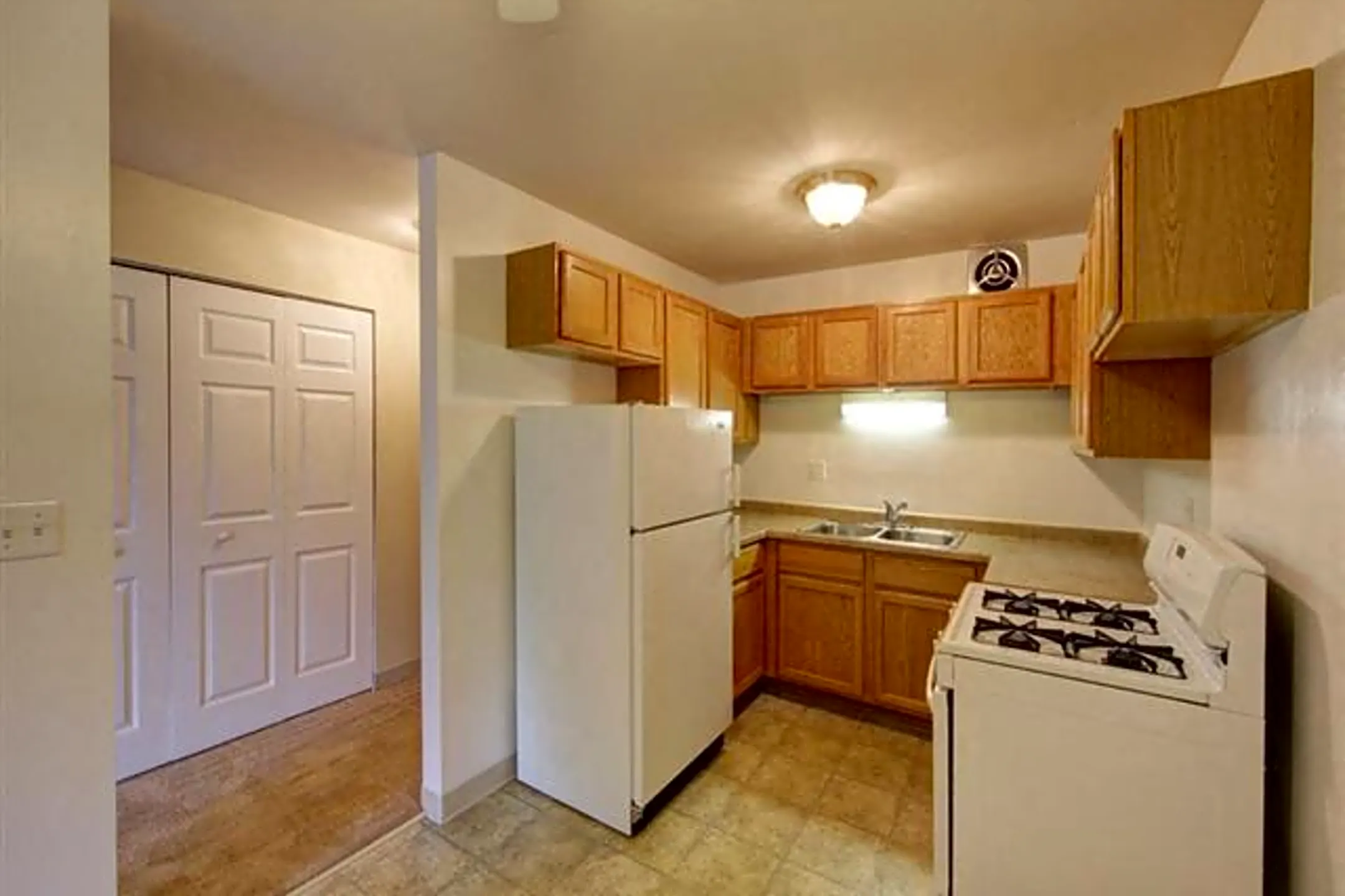 Rosewood Apartments Round Lake, IL 60073