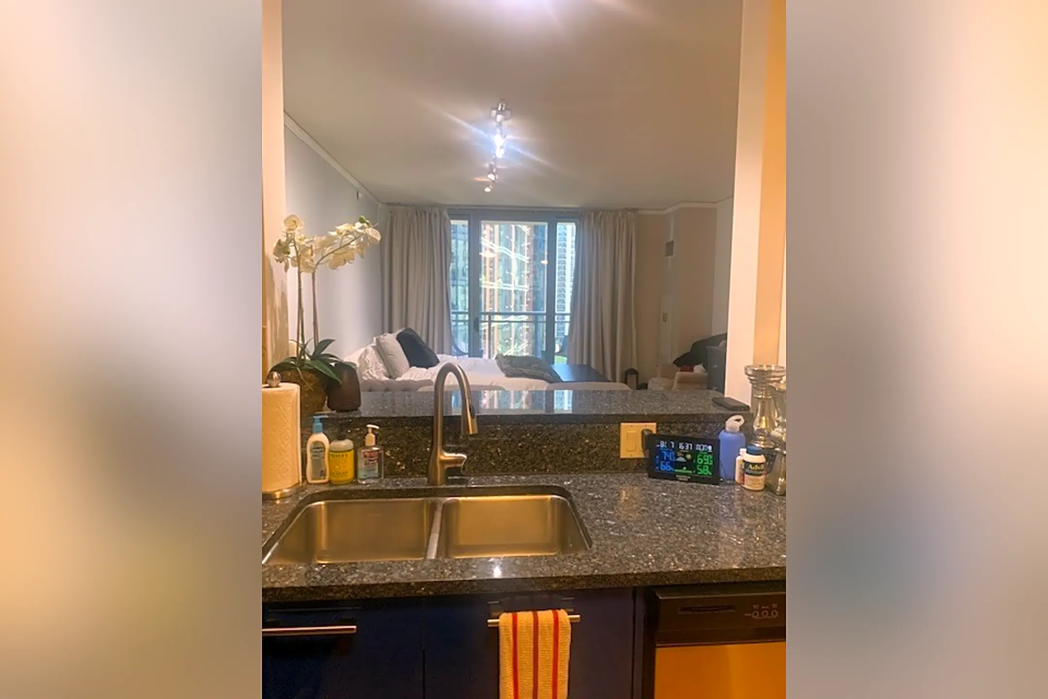 Kitchen - 450 E Waterside Dr #807 - Chicago, IL