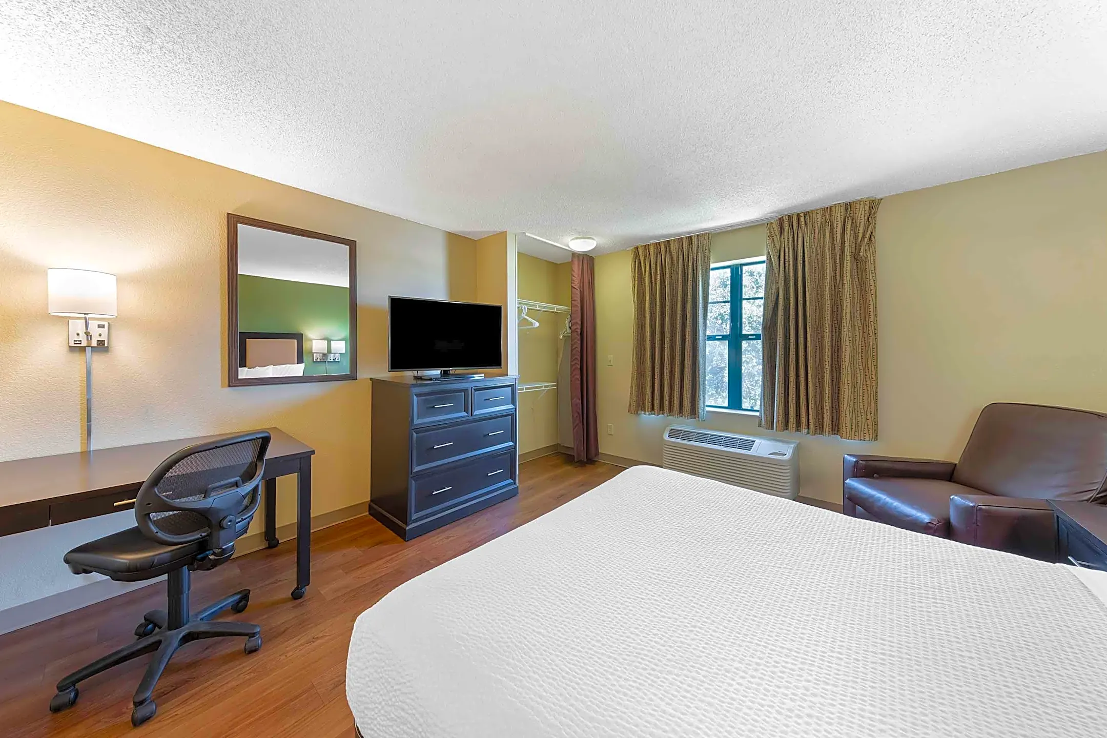 Living Room - Furnished Studio - Chicago - Lansing - Lansing, IL