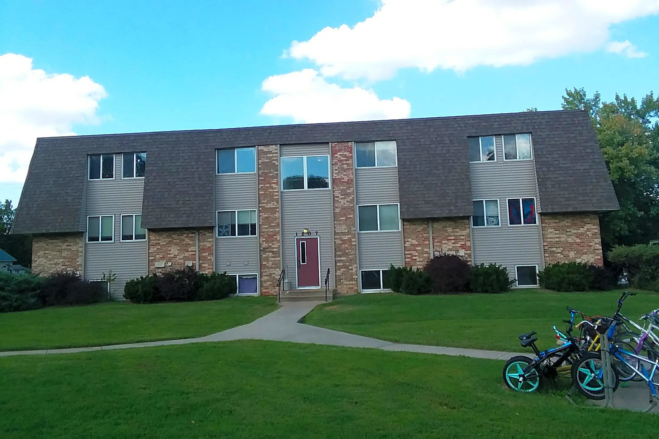 Elmwood Estates Apartments Nevada, MO 64772