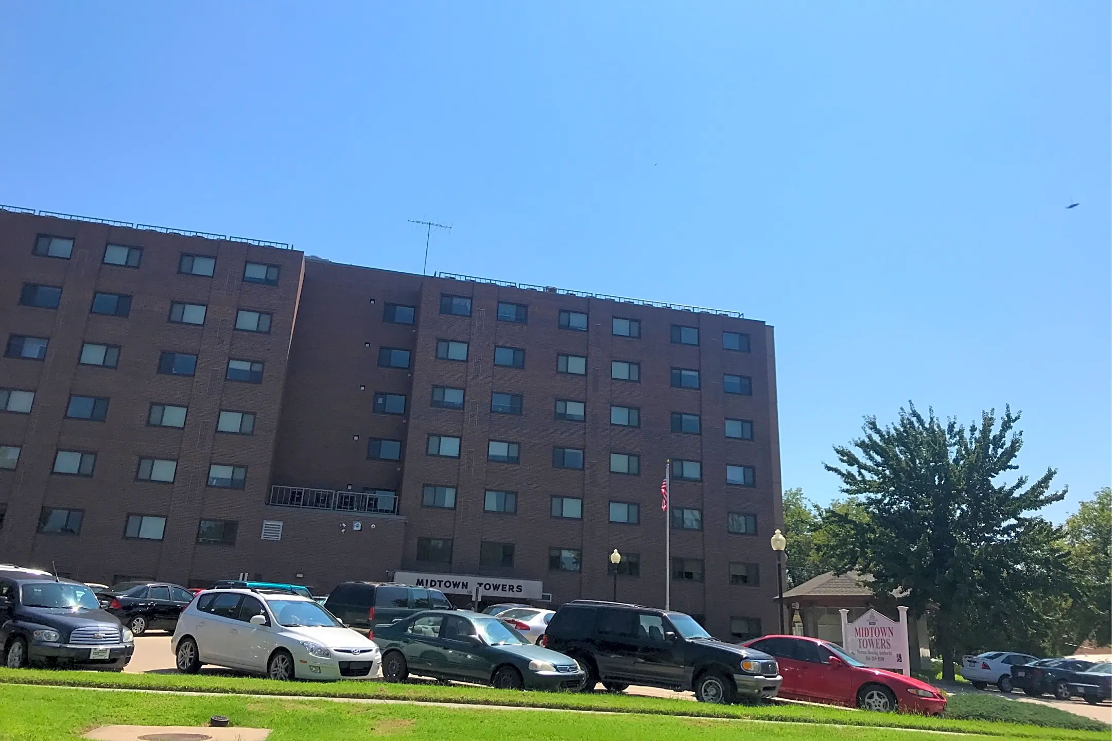 Midtown Towers Apartments - Newton, KS 67114