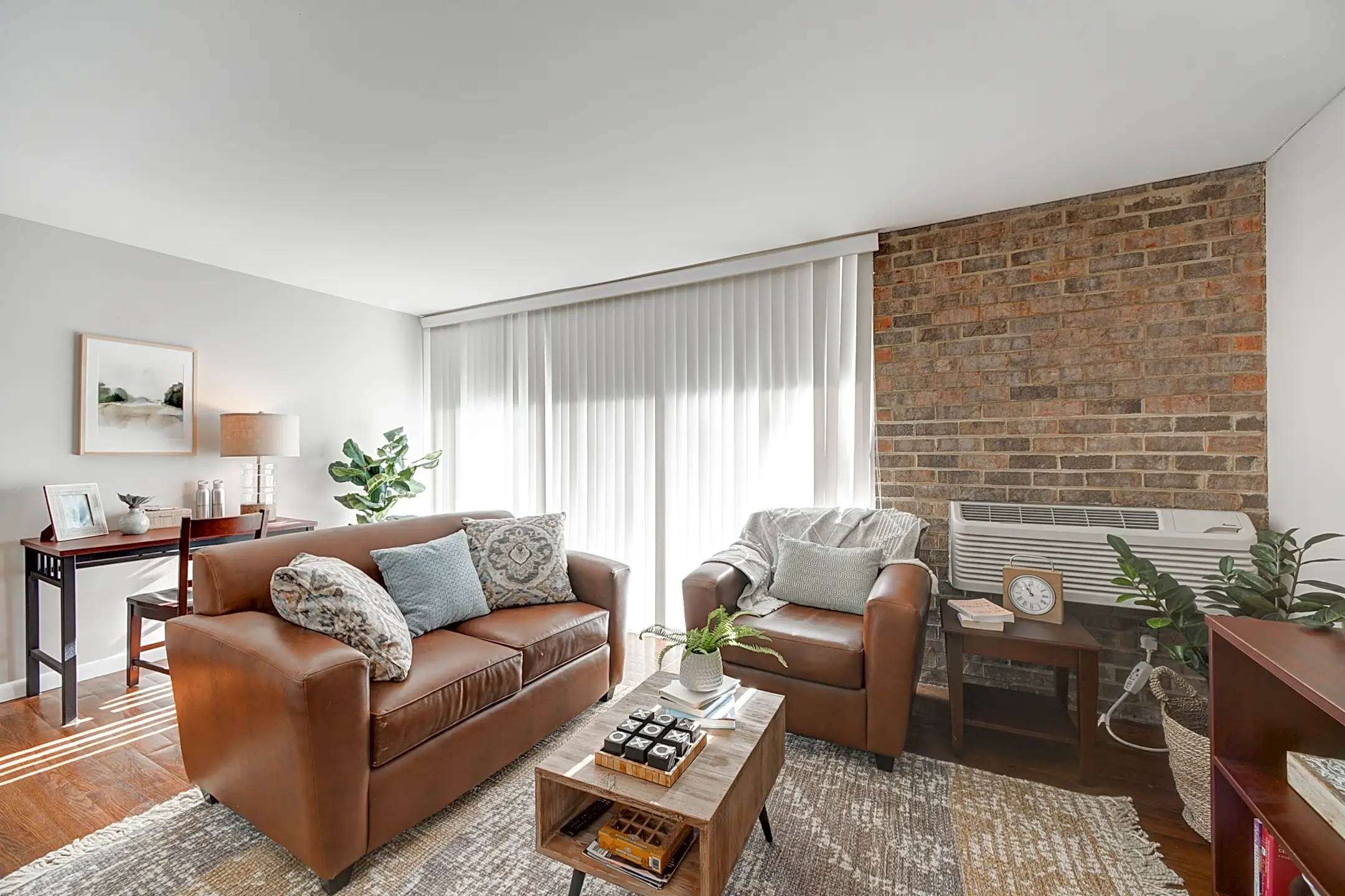 Living Room - University Apartments - Chapel Hill - PER BED LEASE - Chapel Hill, NC