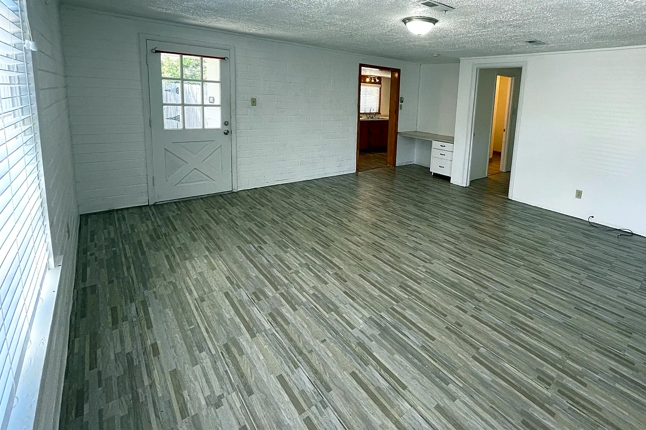 Living Room - 2617 E Casto Ln - Holladay, UT