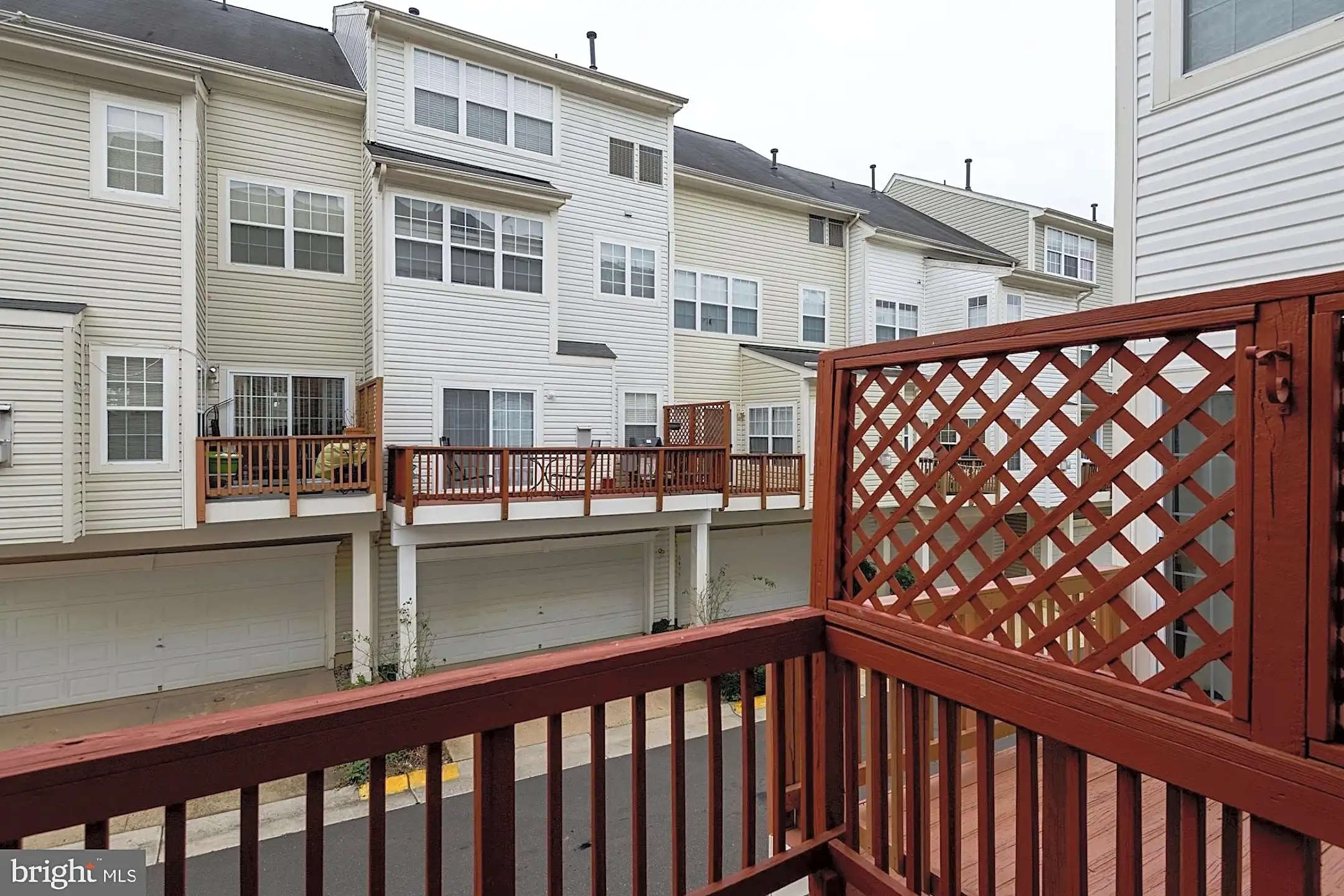 Patio / Deck - 6490 Powatan Knoll Ct - Alexandria, VA