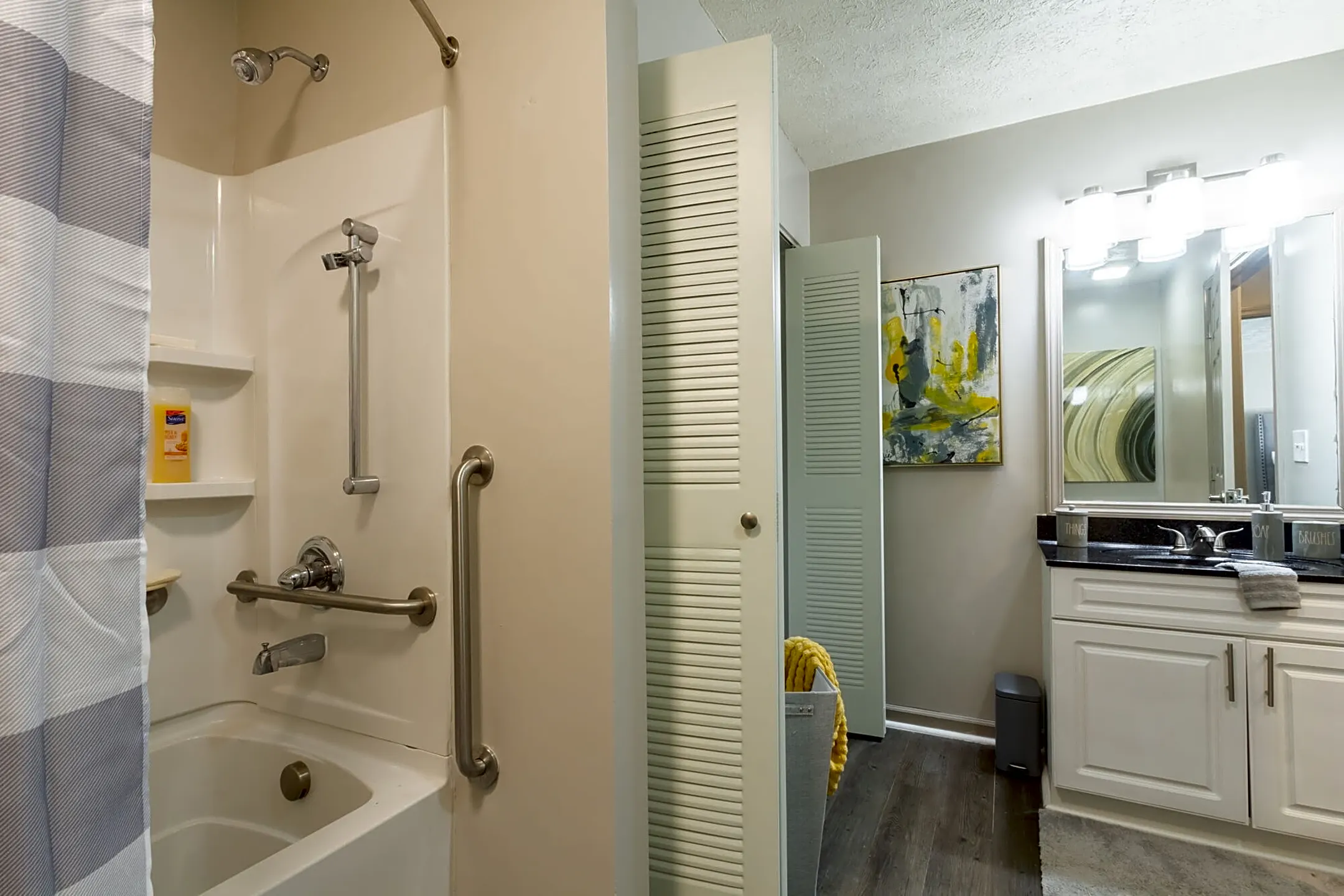 Bathroom - Fountain Brook Apartments - Fort Oglethorpe, GA
