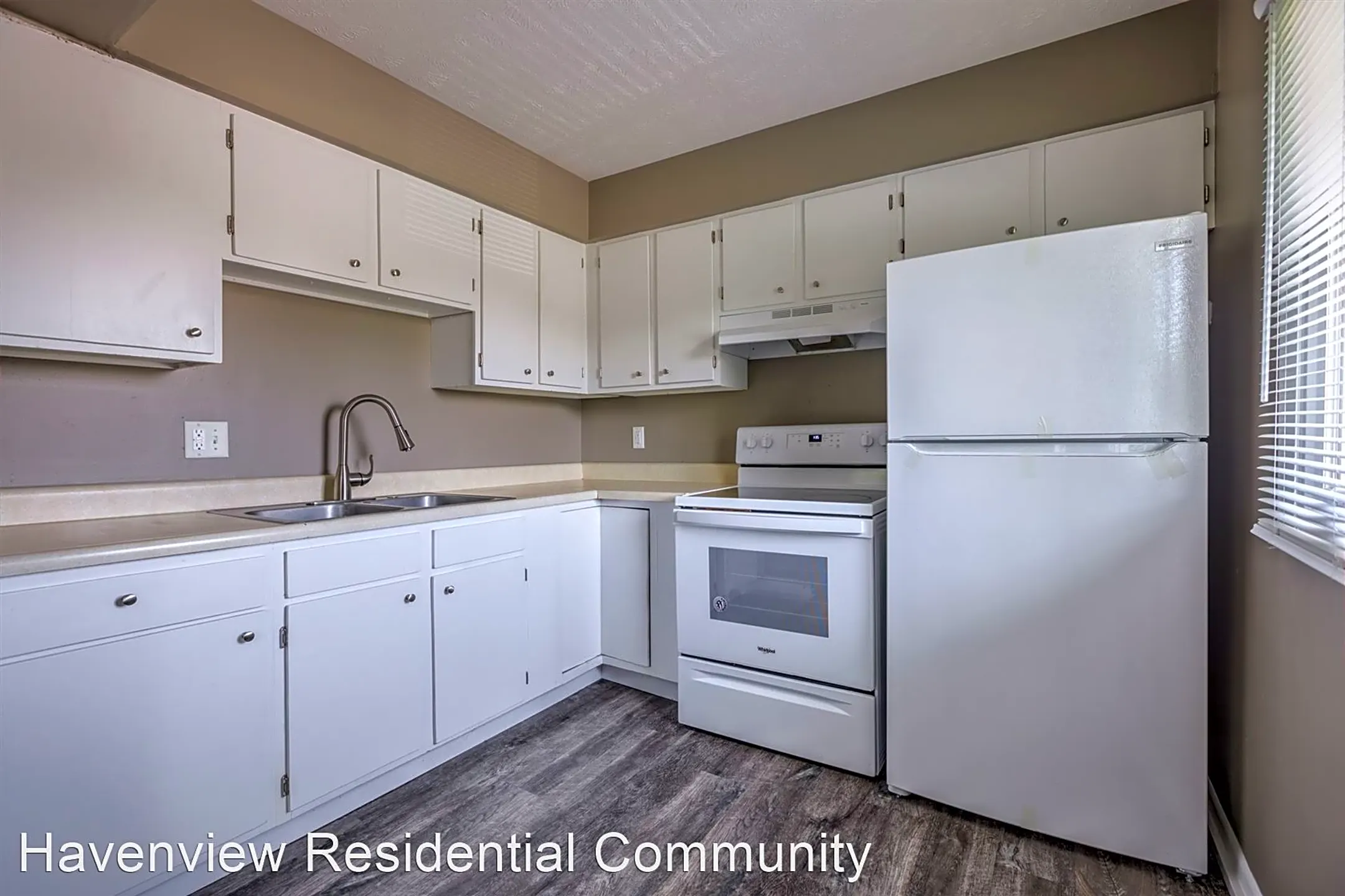 Country Living Minutes from Omaha at Ashland Park apartments