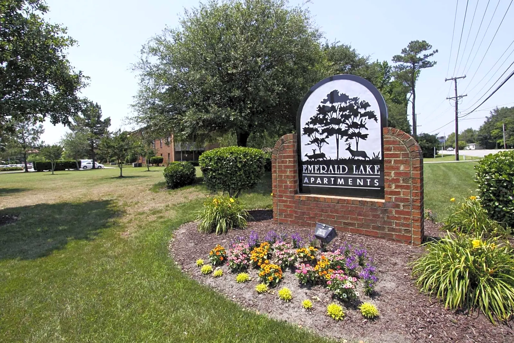 Emerald Lake Apartments 1500 Emerald Lake Circle Elizabeth City, NC