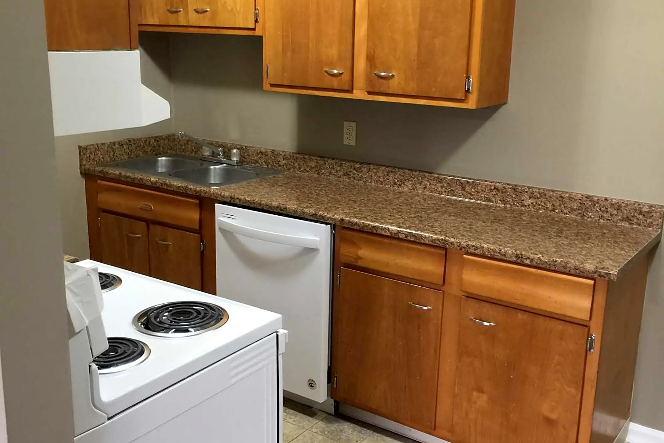 Kitchen - Double Tree Apartments - Lexington, KY