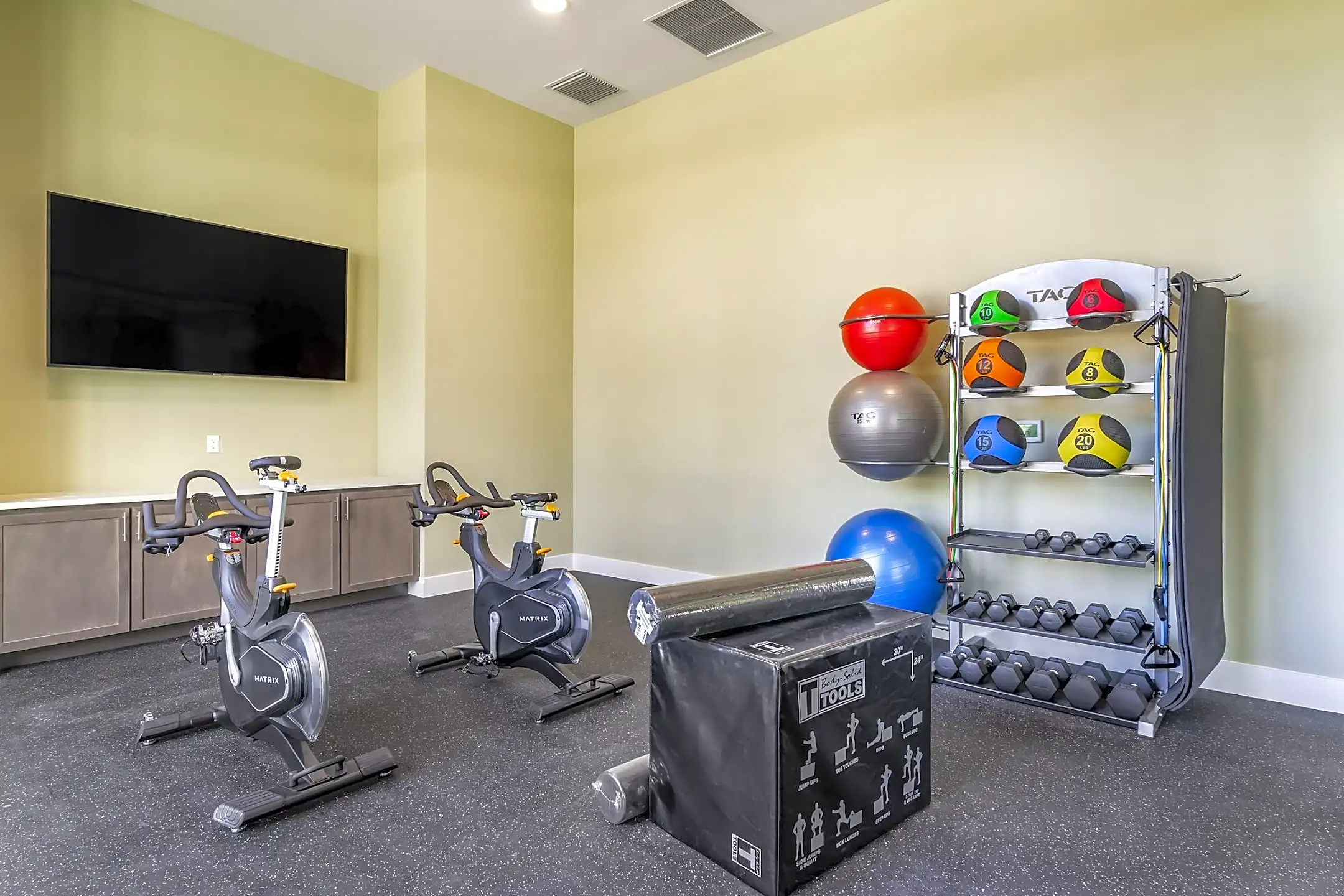 Lago Apartments Naples, FL 34104