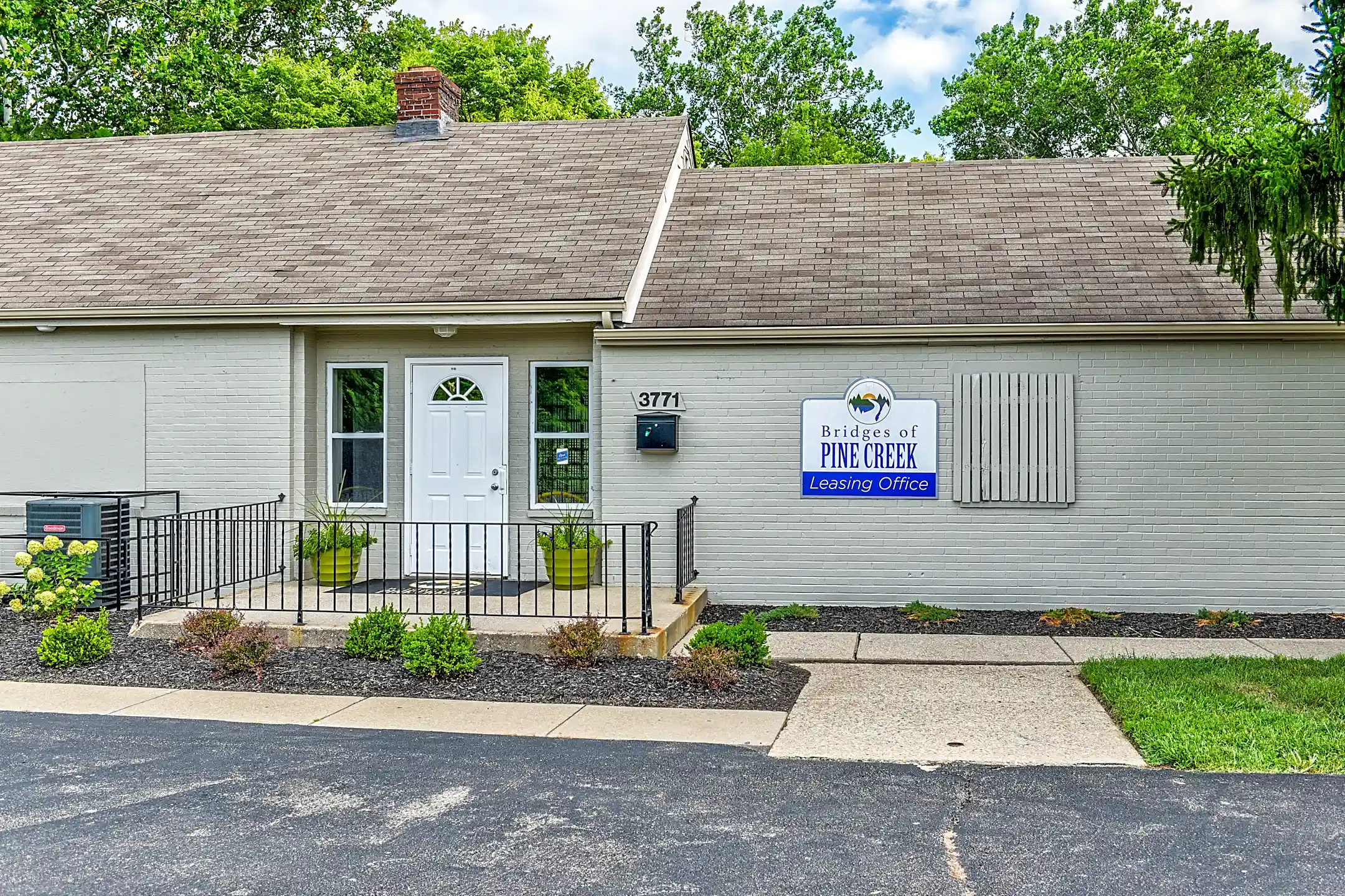 Meadow Bridge 3771 Cornell Dr Dayton, OH Apartments for Rent Rent.