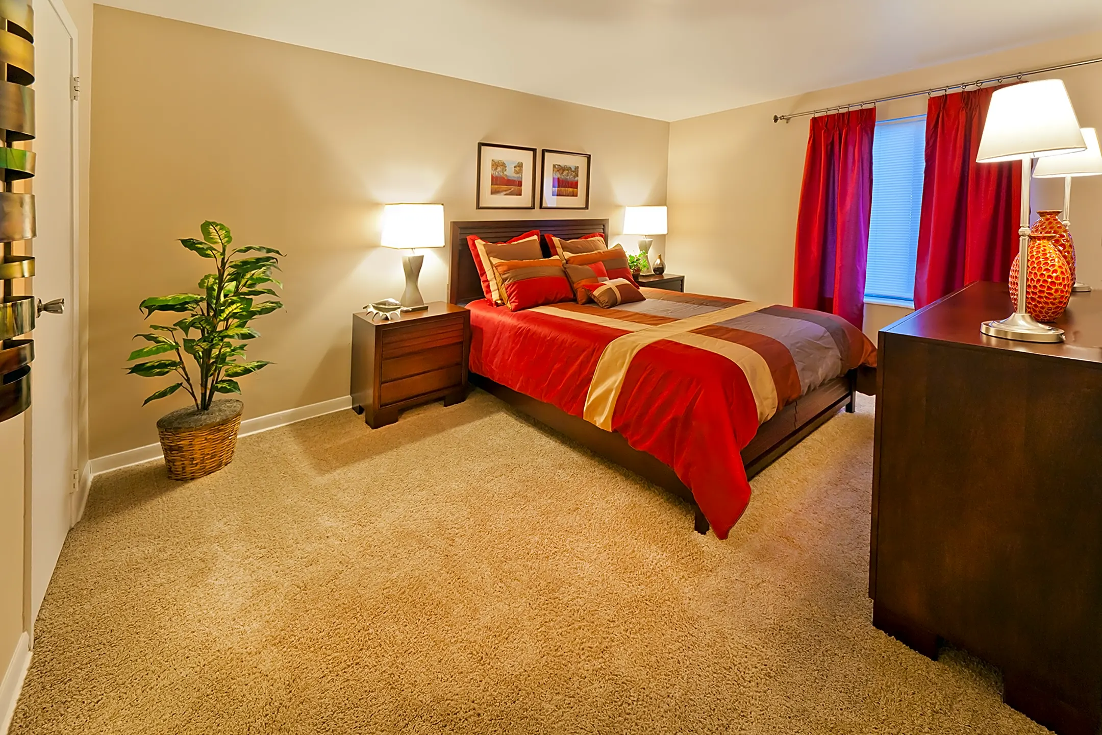 Bedroom - Harbour Town Apartments on Morse Lake - Noblesville, IN