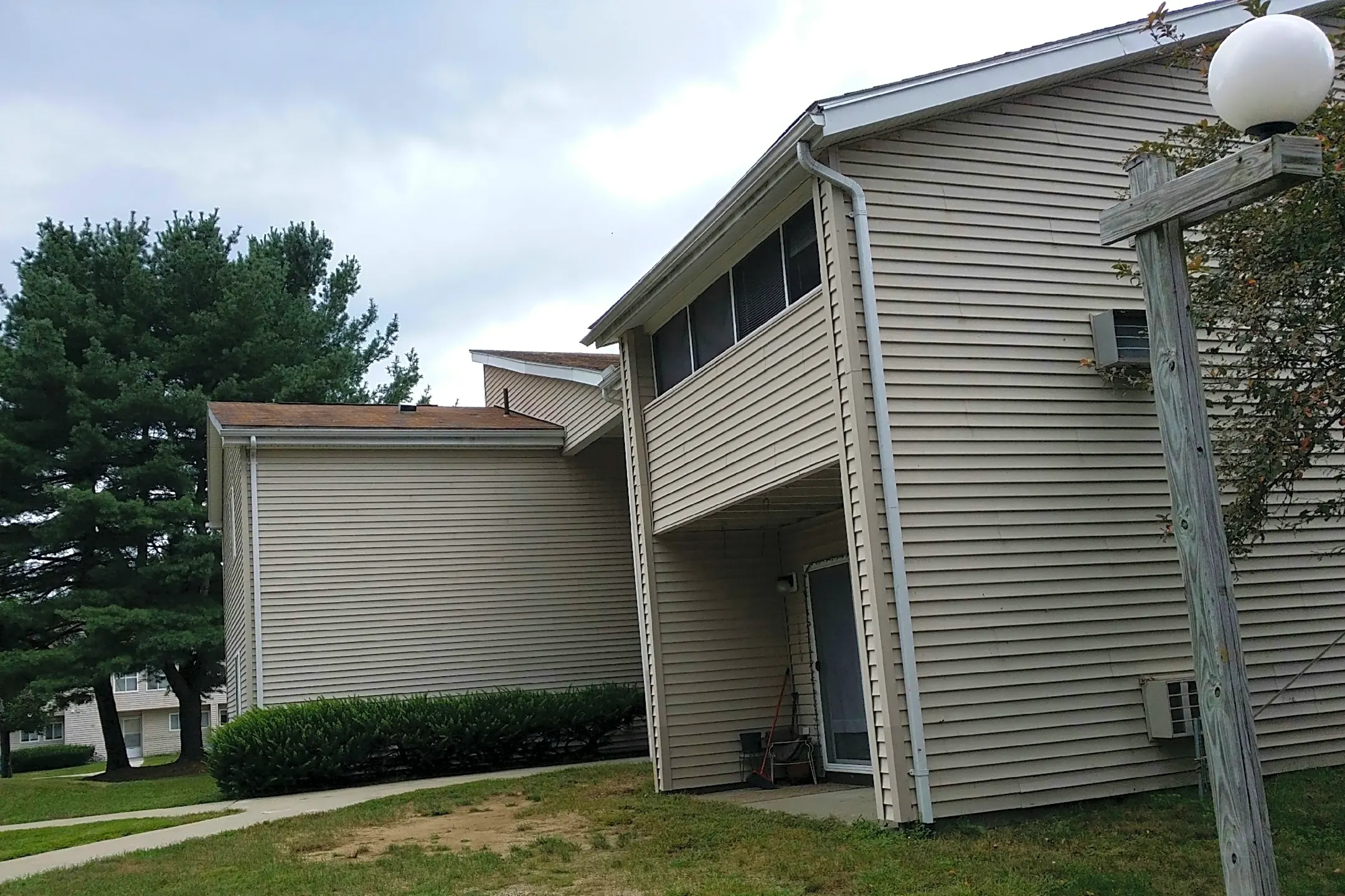 PINE CREST Apartments Orange, MA 01364