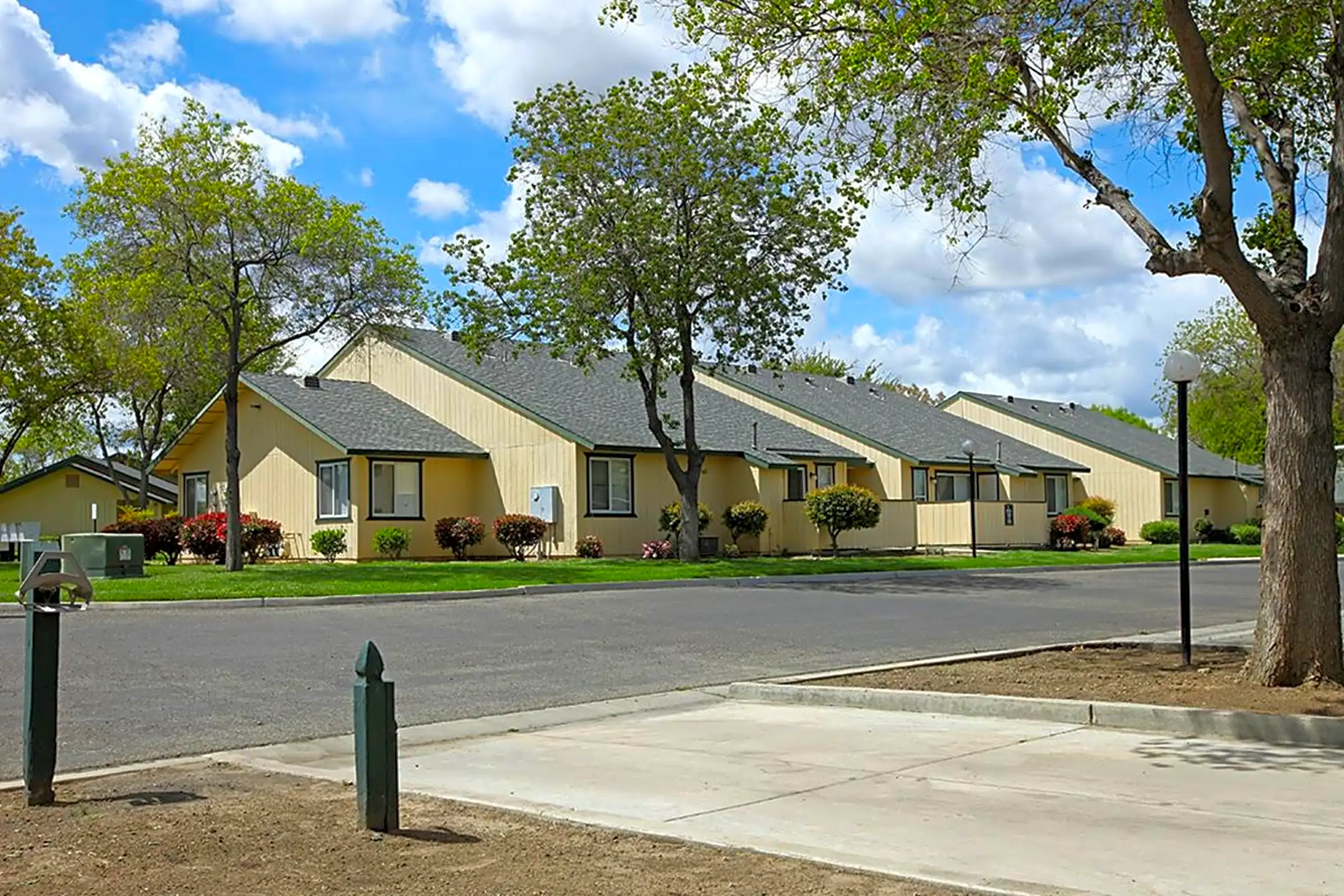 Ridgeview Apartments 400 W Forest Ave Coalinga, CA Apartments for