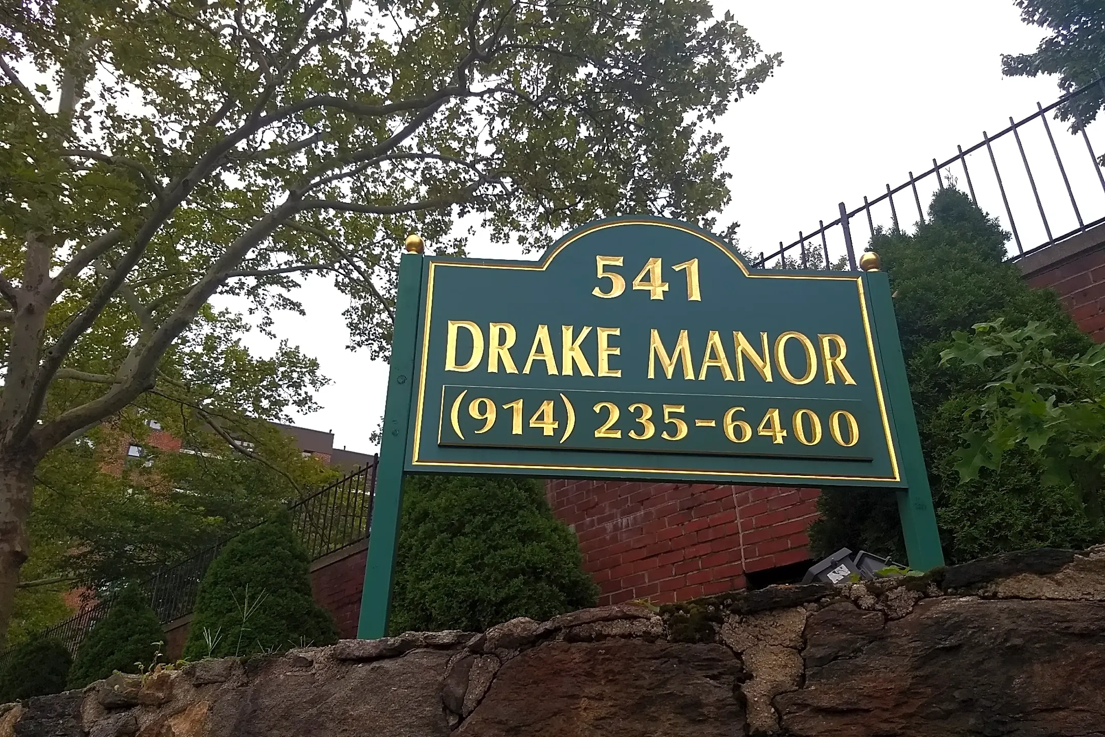 Drake Manor