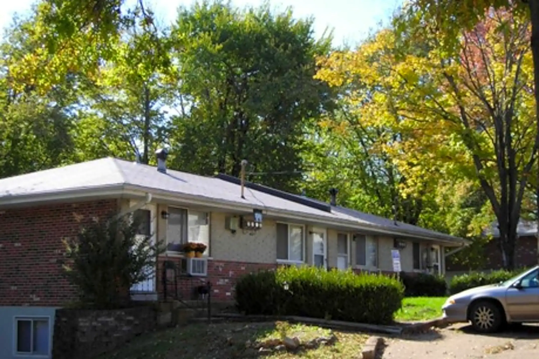 Woodridge Manor 2404 Williams Creek Rd High Ridge, MO Apartments