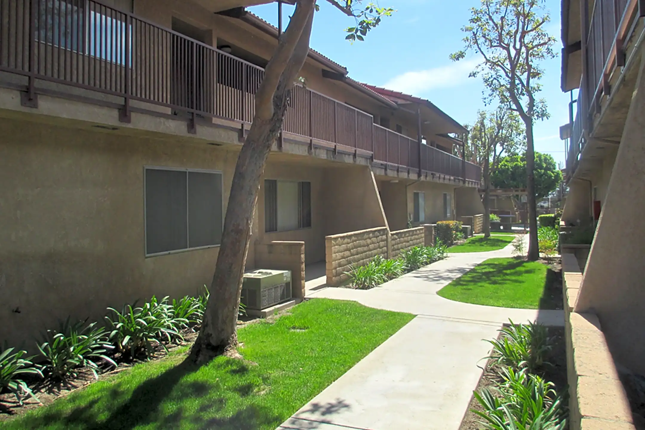 Arrow Crest Apartments Fontana, CA 92335