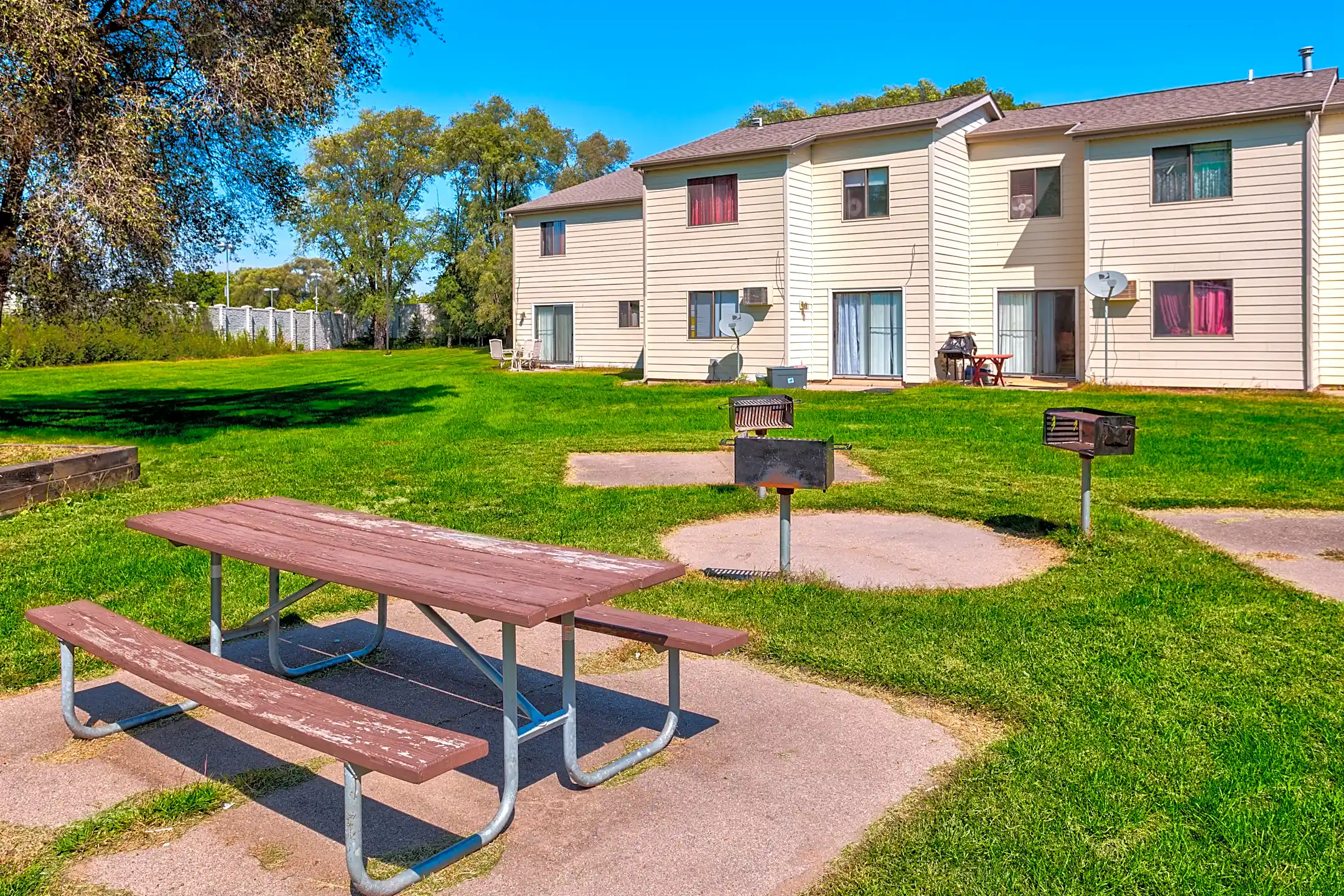 Victoria Townhomes 6813 Grimes Pl N Brooklyn Center, MN Townhomes