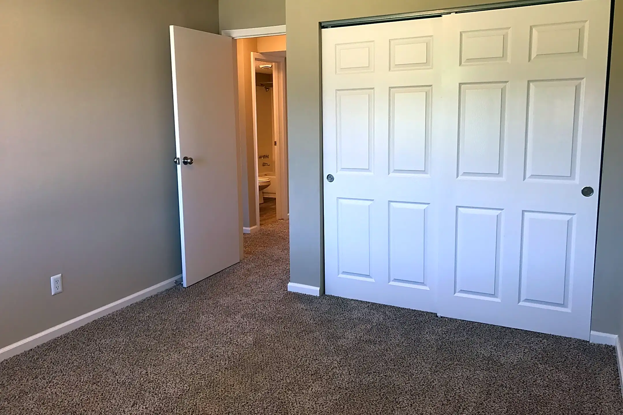 Applewood at the Coves 7841 N Anita Ave Kansas City, MO Apartments