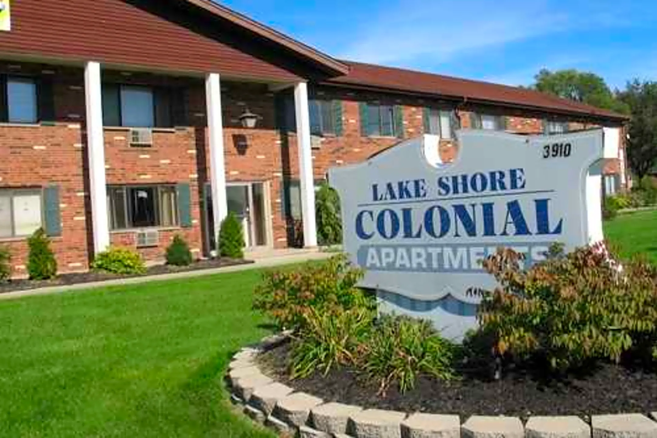 Lakeshore Colonial Apartments 3910 W Erie Ave Lorain, OH Apartments