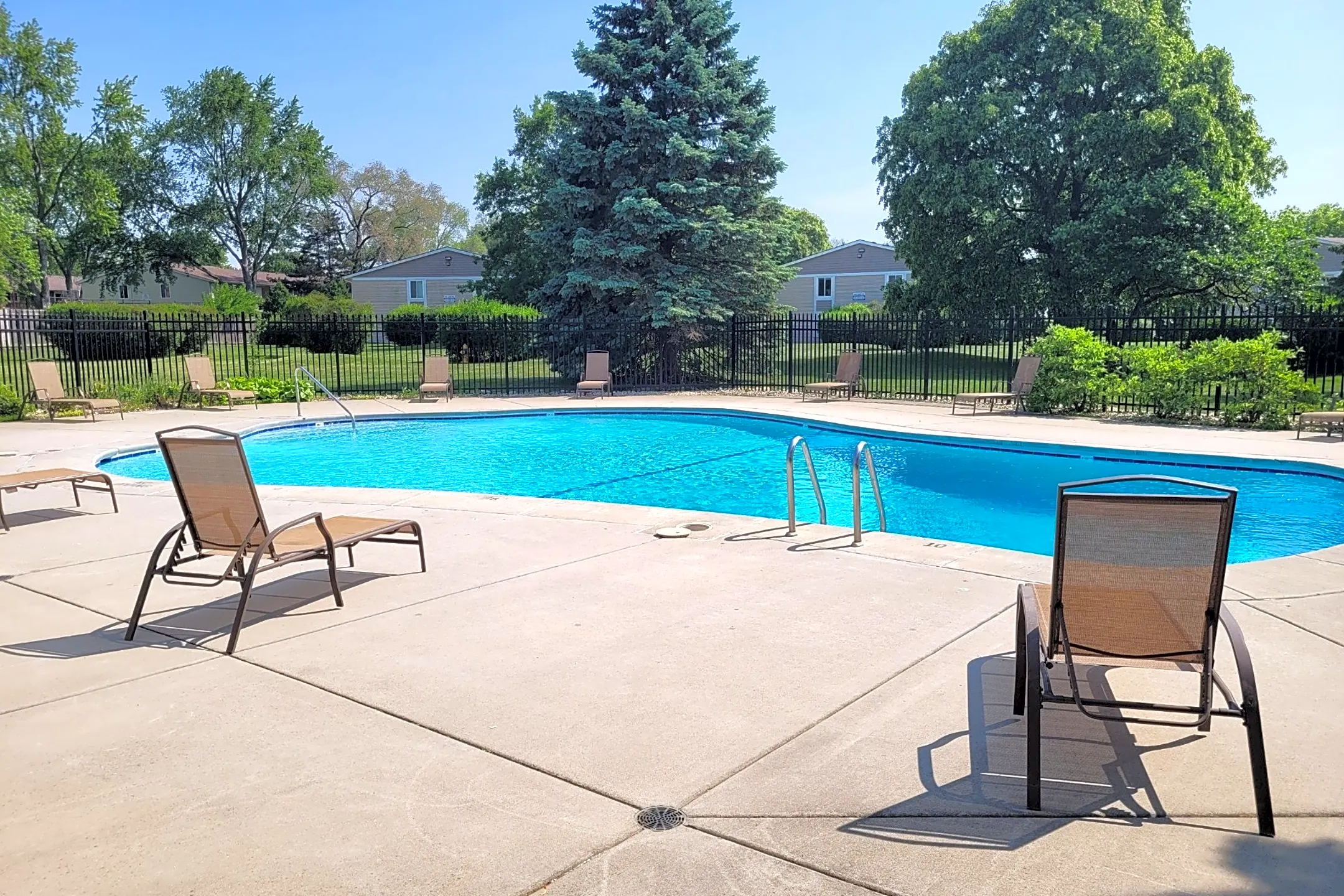 Light Road Apartments - 1800 Light Rd | Oswego, IL for Rent | Rent.