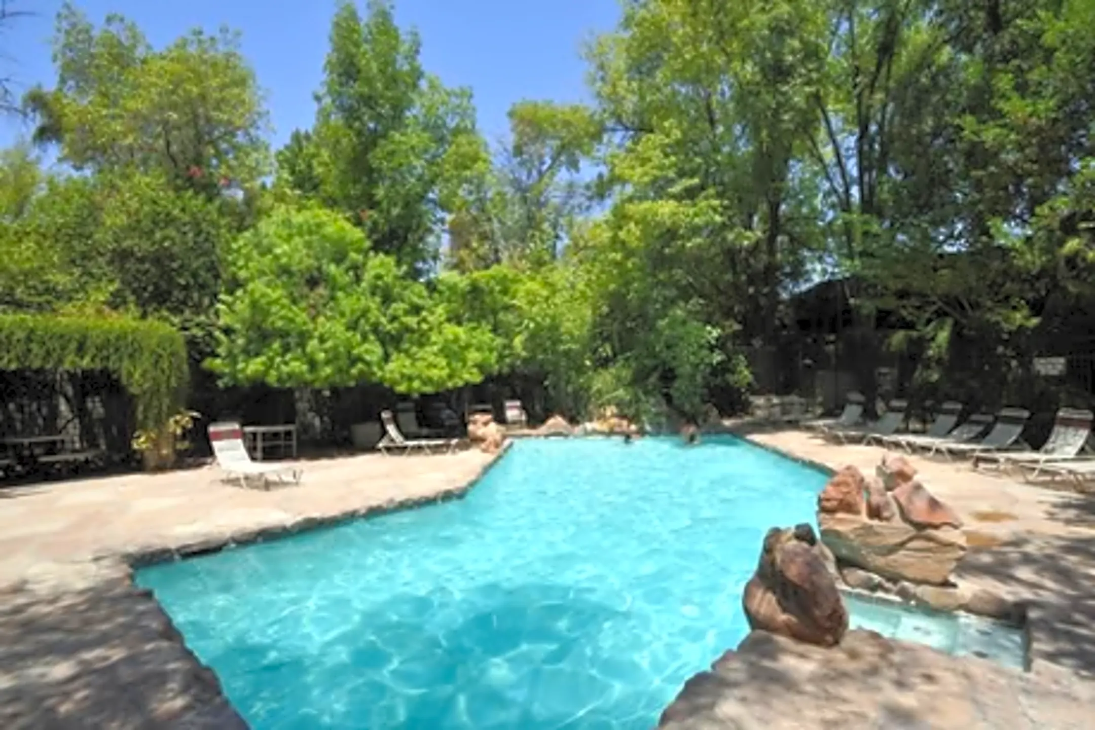 Fountains in the Green 3019 N 14th St Phoenix, AZ Apartments for