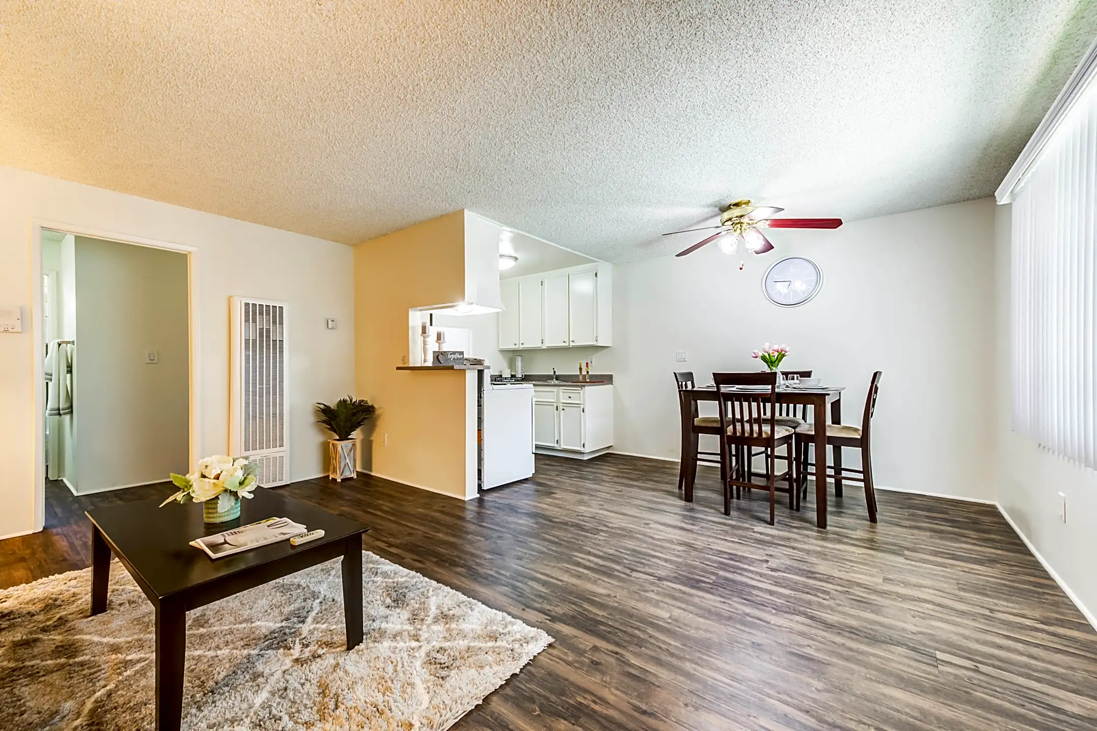 Promenade Apartments 15105 Victory Blvd Van Nuys, CA Apartments for