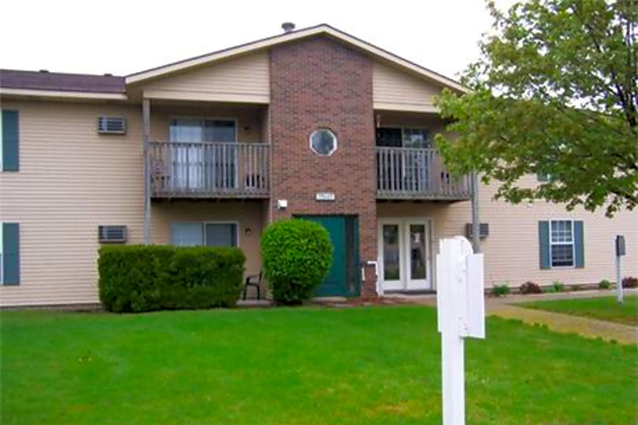 Whispering Pines Apartments 13645 Westwood Ln Holland, MI
