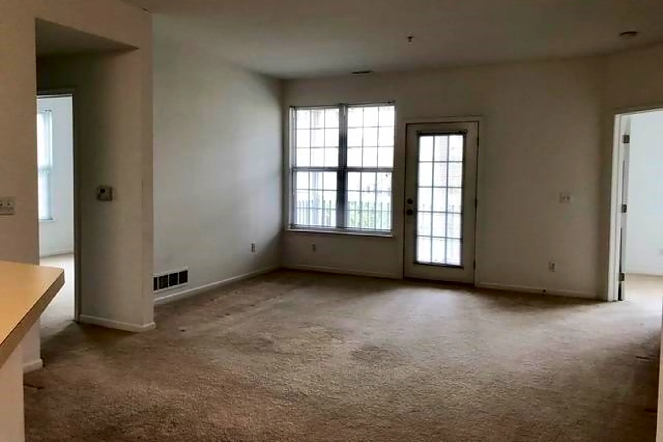 819 E Summerfield Glen Cir Condos Ann Arbor, MI 48103