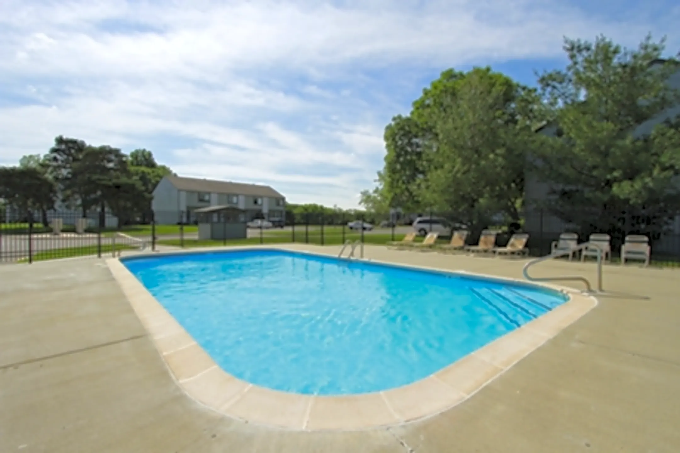 Cottonwood Park Apartment Homes 14010 W 63rd Ter Shawnee, KS