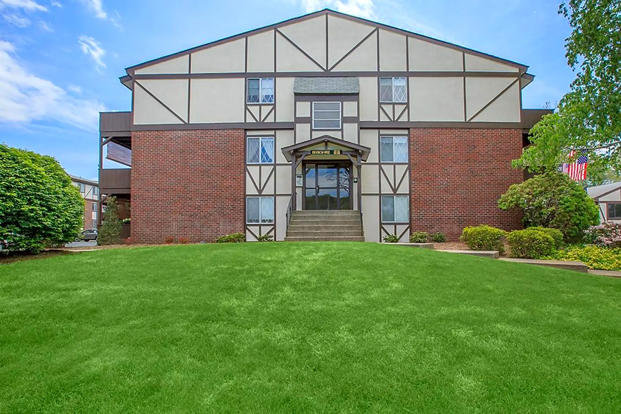 East Bay Apartments Warren, RI 02885