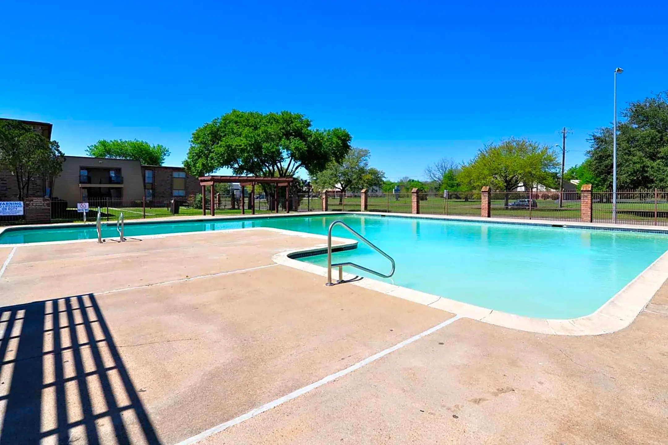 Pool - Arlington Place - Houston, TX
