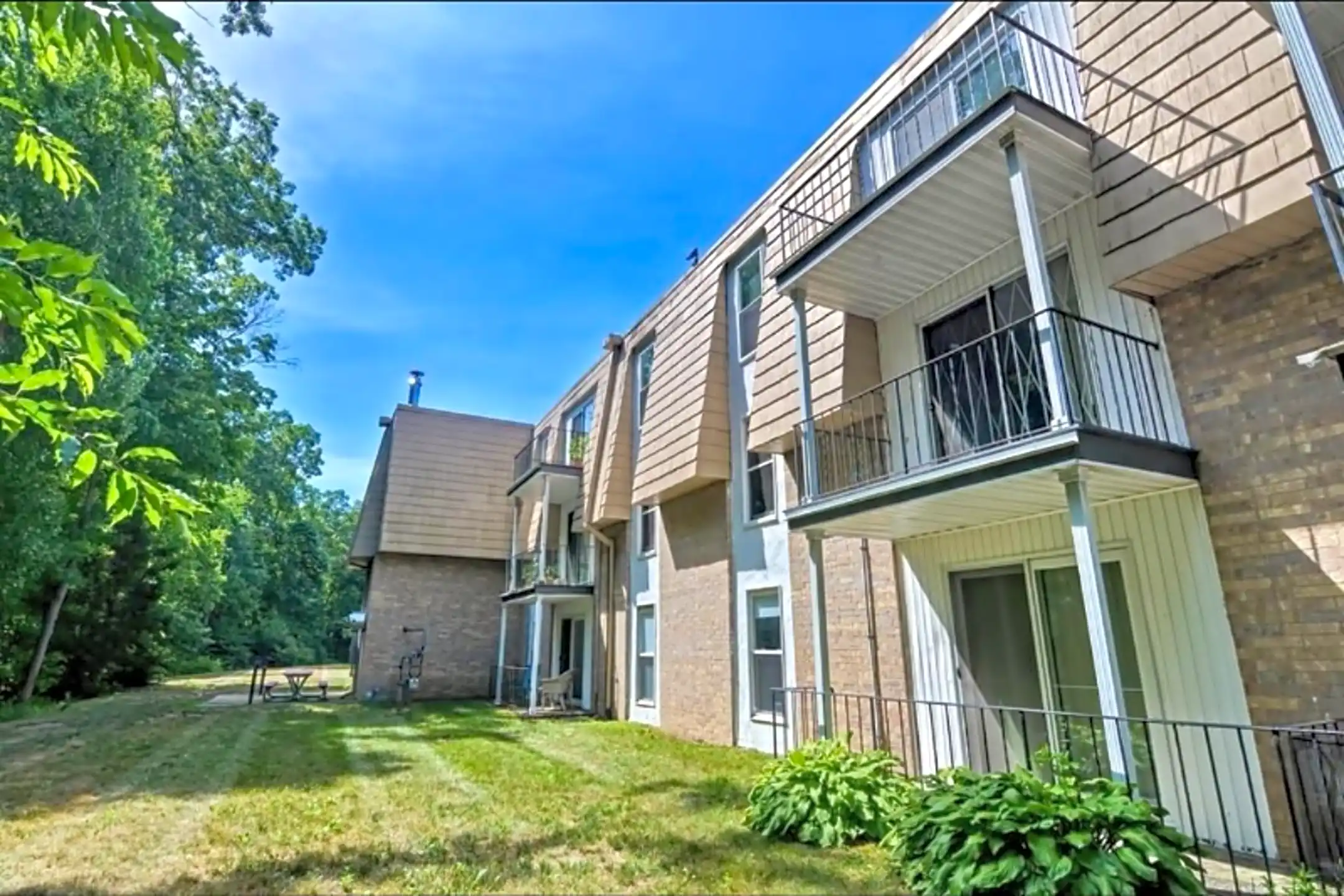 14 Shadowbrook Ln Apartments Milford, MA 01757